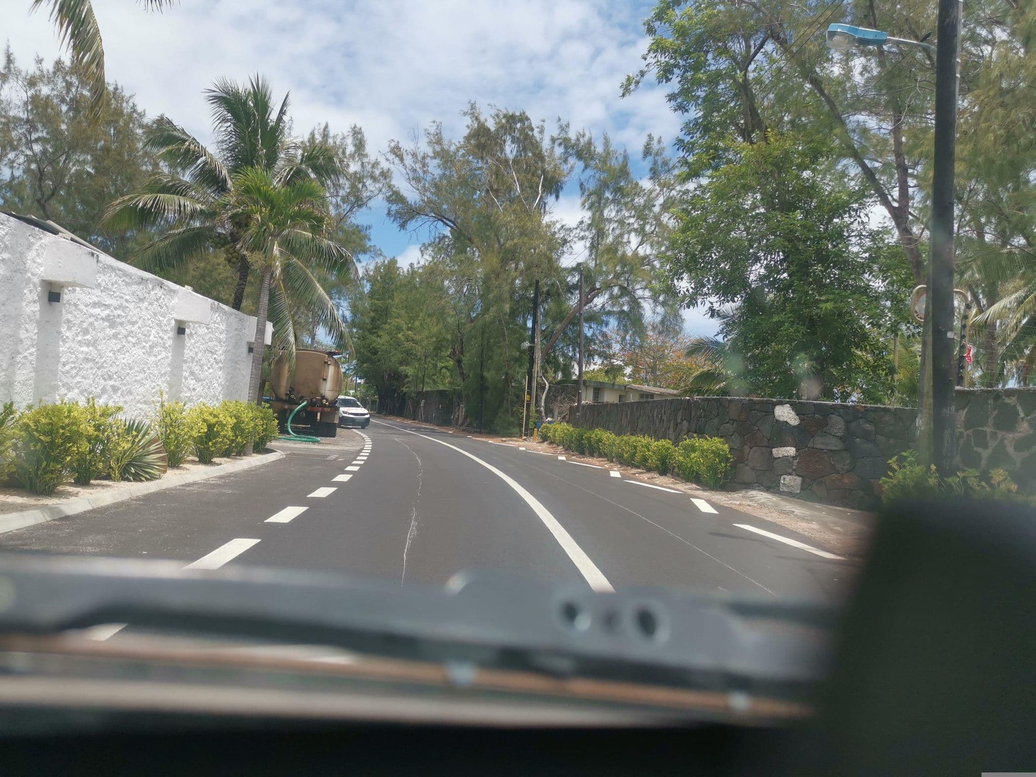 Street view near Radisson Blu Poste Lafayette Resort & Spa Mauritius, Roches Noire — © armandr (CC BY-SA · Mapillary)
