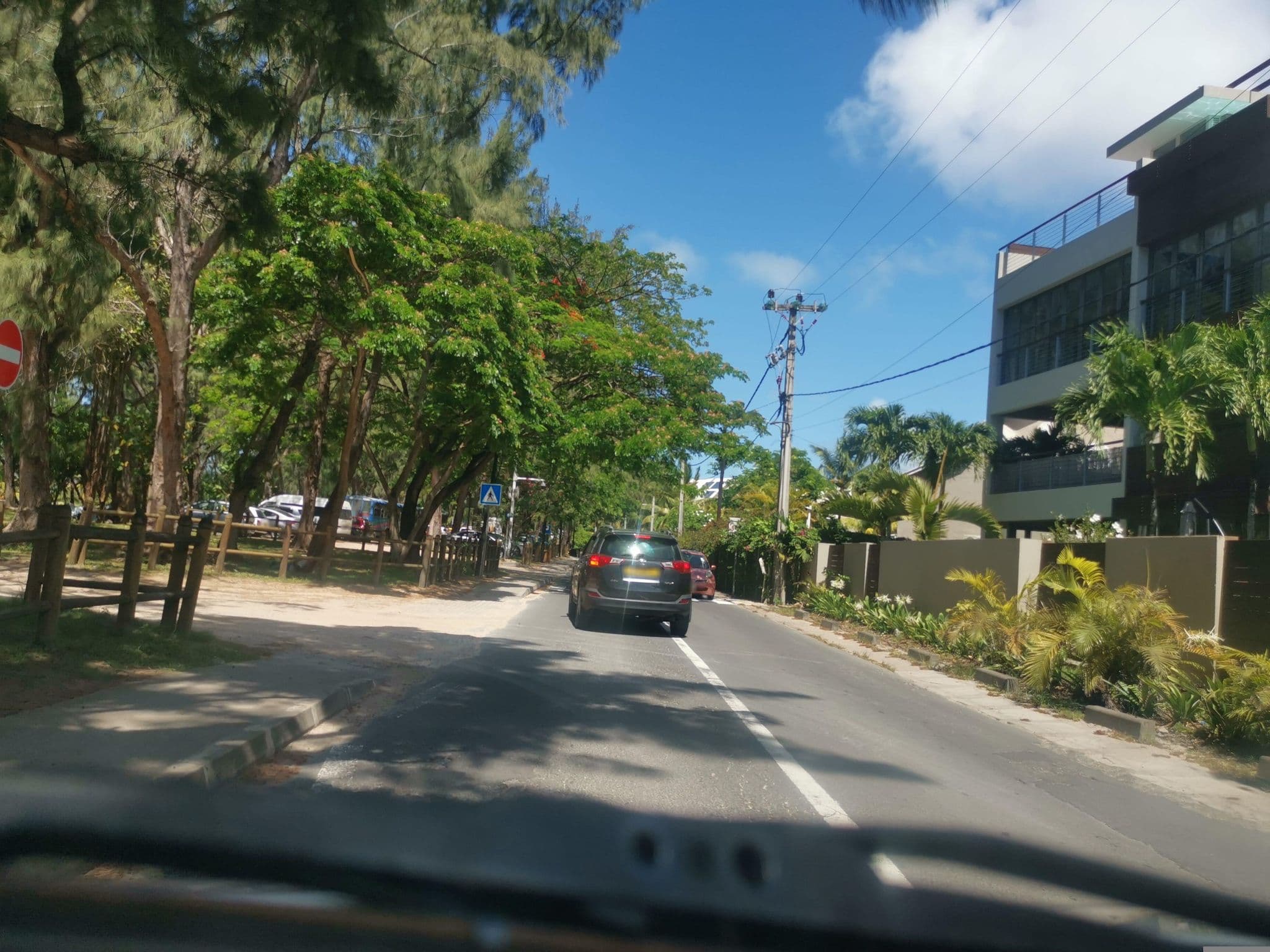 Street view near Element Bay 1, Cap Malheureux — © armandr (CC BY-SA · Mapillary)
