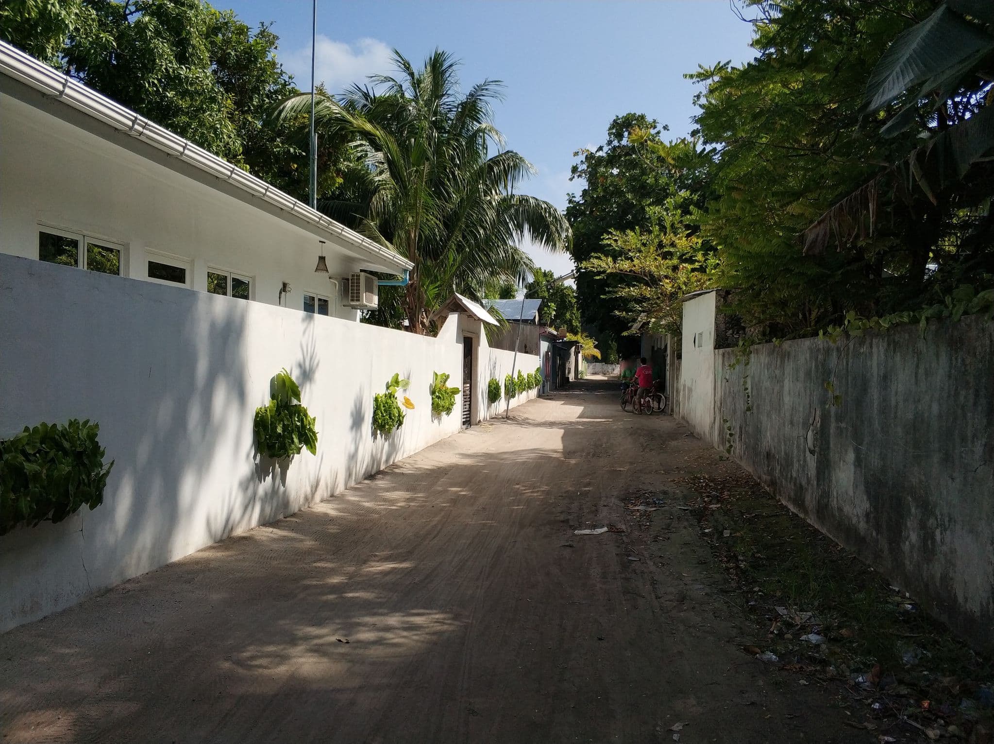 Street view near Relax lodge, Mahibadhoo — © freddouhelk (CC BY-SA · Mapillary)