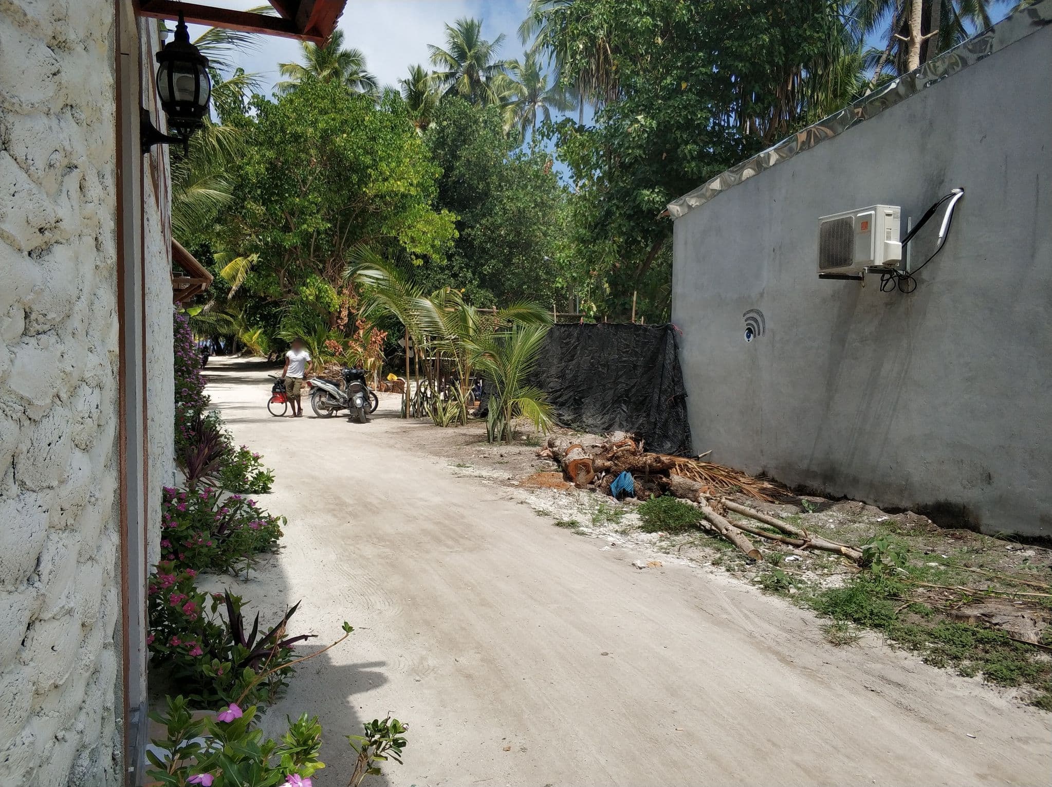 Street view near Dive Villa, Mahibadhoo — © freddouhelk (CC BY-SA · Mapillary)