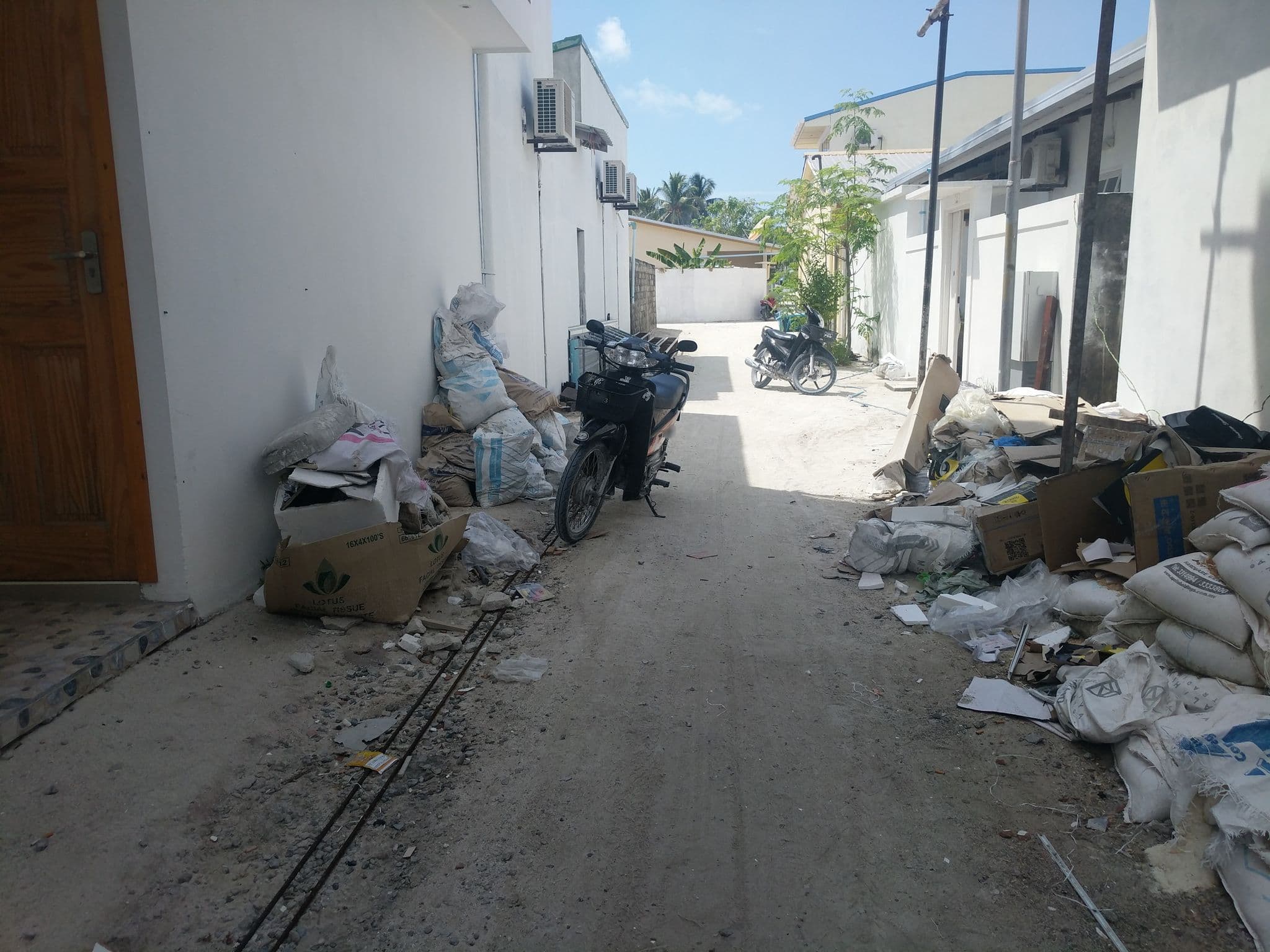 Street view near Royal Pearl Inn, Maafushi