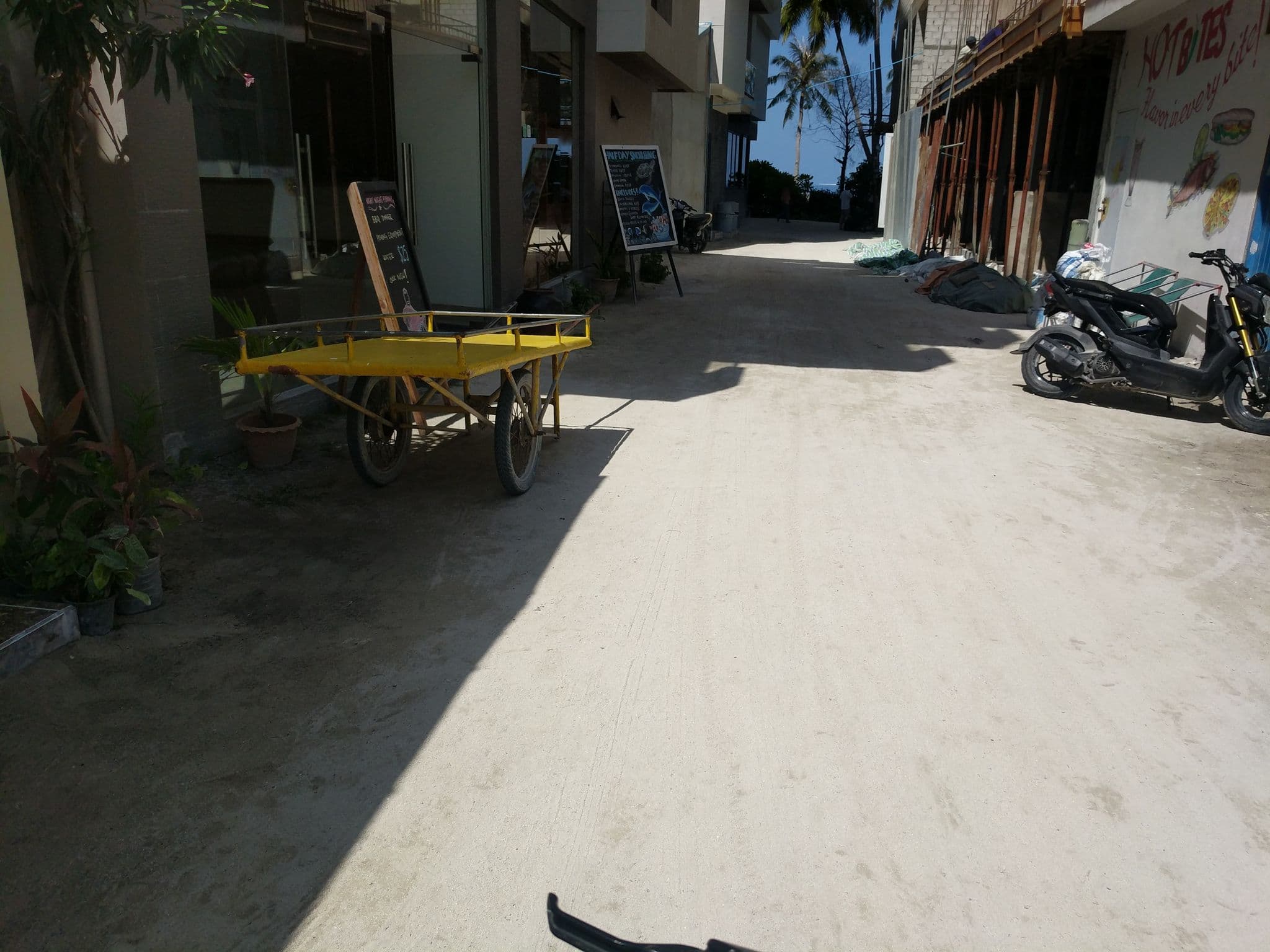 Street view near Triton Beach, Maafushi