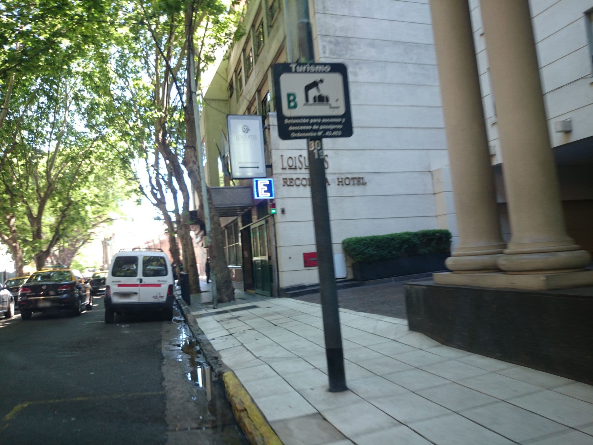 Street view near Loi Suites Recoleta Hotel, Retiro — © peterneubauer (CC BY-SA · Mapillary)
