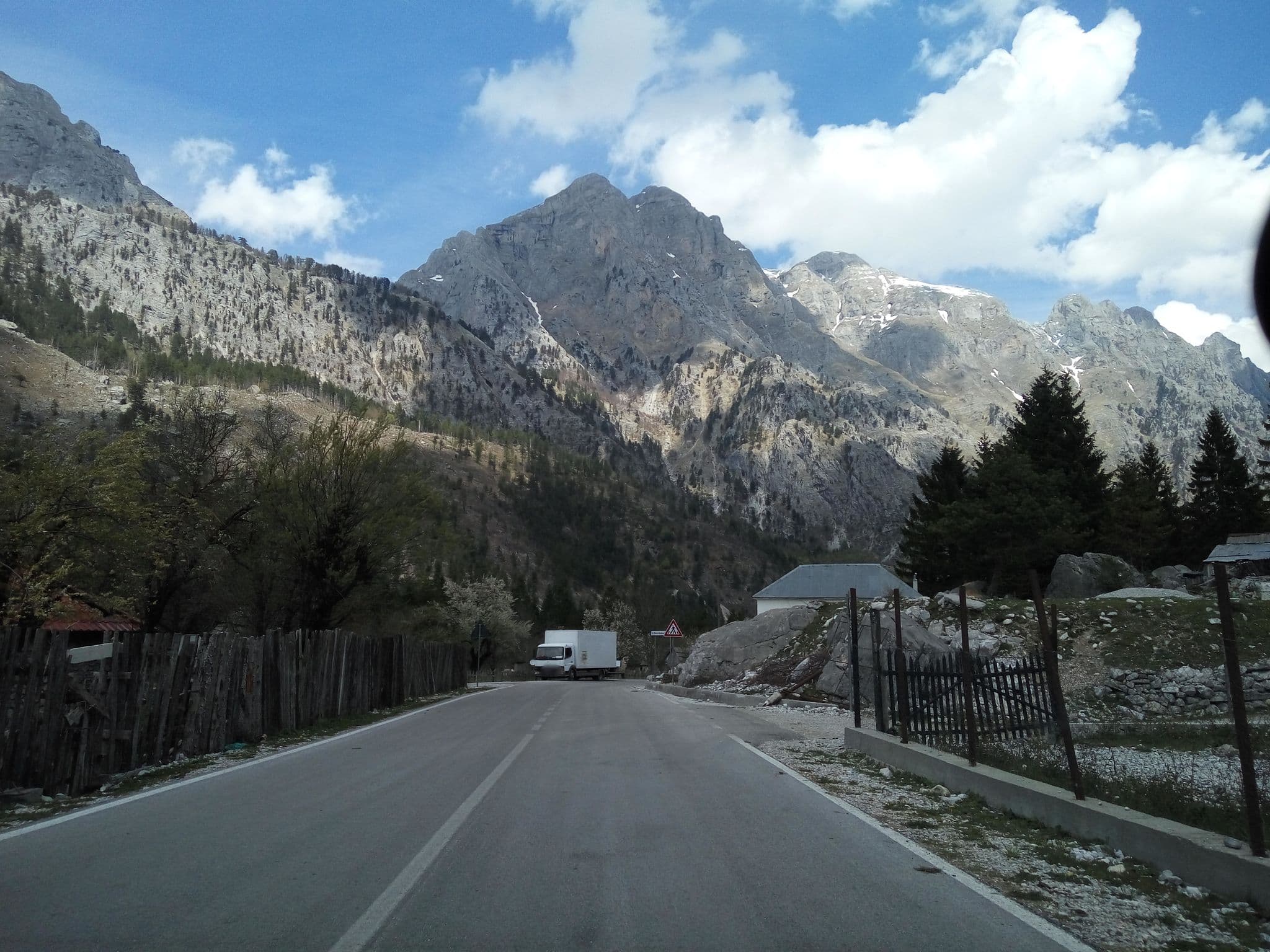 Street view near Camping, Bajram Curri — © ardob11 (CC BY-SA · Mapillary)