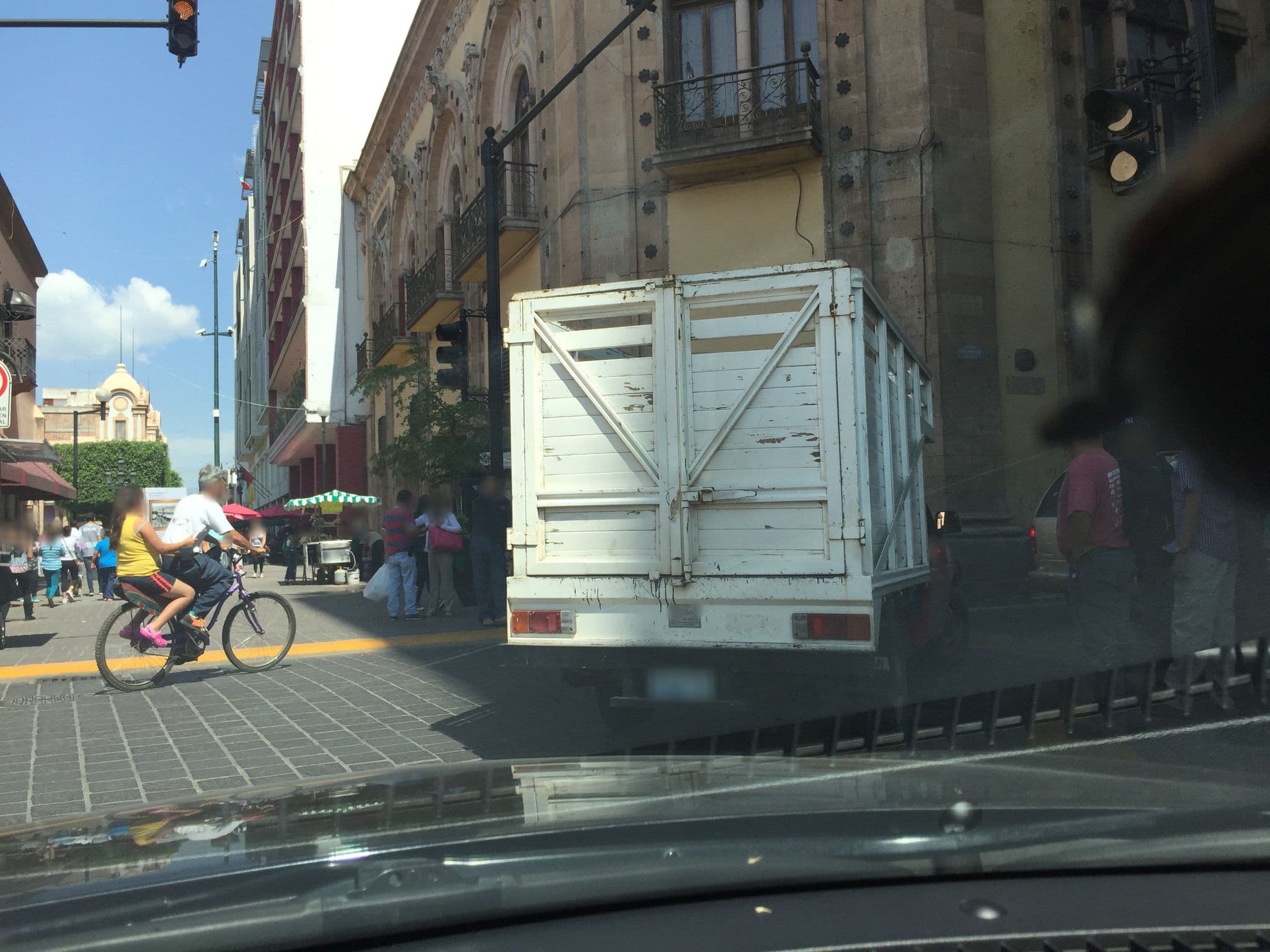 Street view near Hotel Condesa, León de los Aldama — © highsteric (CC BY-SA · Mapillary)
