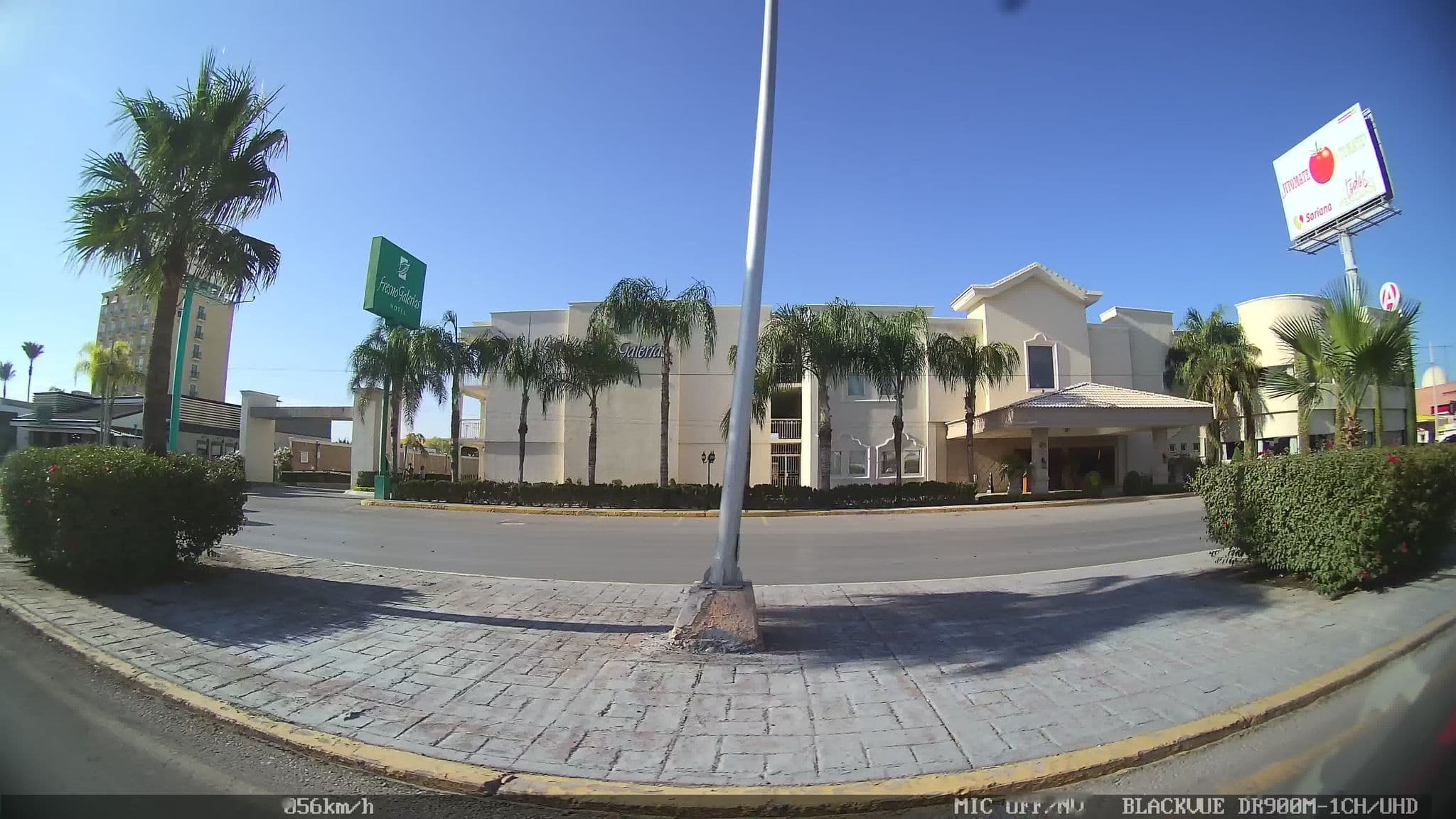 Street view near Fresno Galerias, Torreón — © kaart_4 (CC BY-SA · Mapillary)