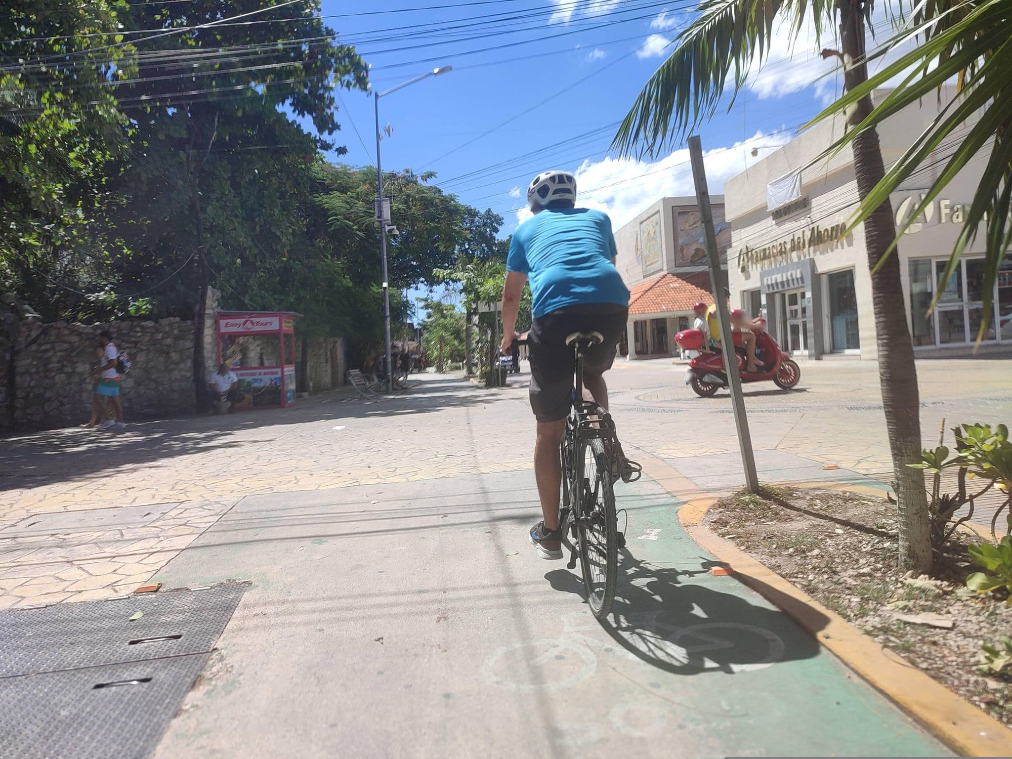 Street view near Hotel Hacienda Real del Caribe, Playa del Carmen