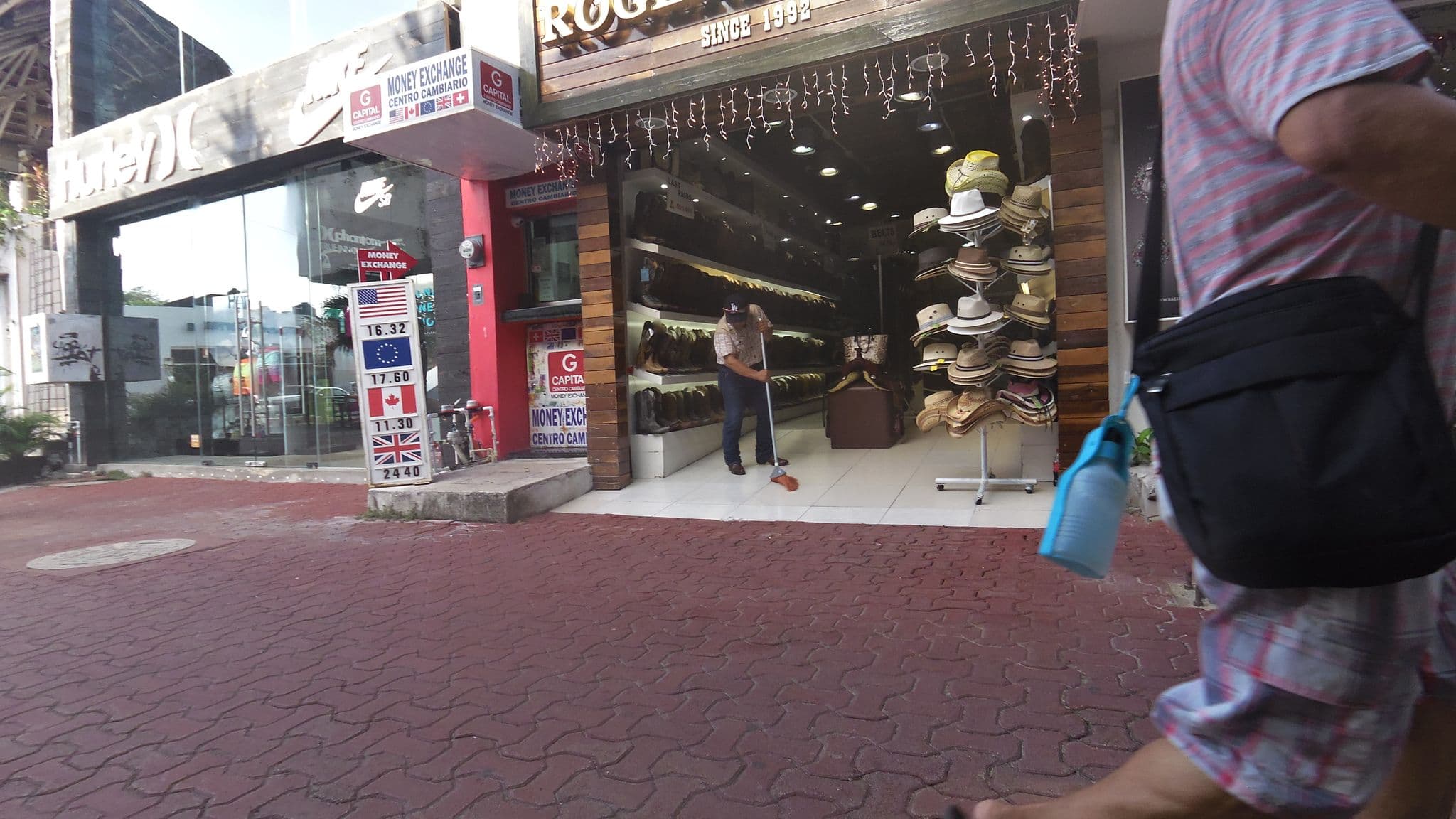 Street view near Kinbé, Playa del Carmen — © rps333 (CC BY-SA · Mapillary)