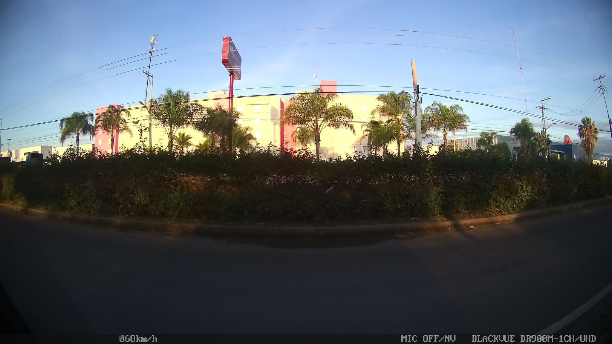 Street view near City Suites, Sergio Villaseñor — © kaart_1 (CC BY-SA · Mapillary)