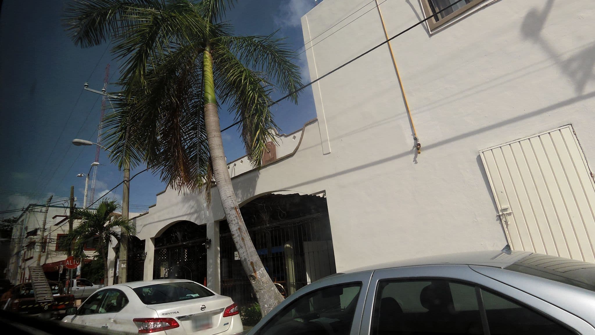 Street view near Reina Roja, Playa del Carmen