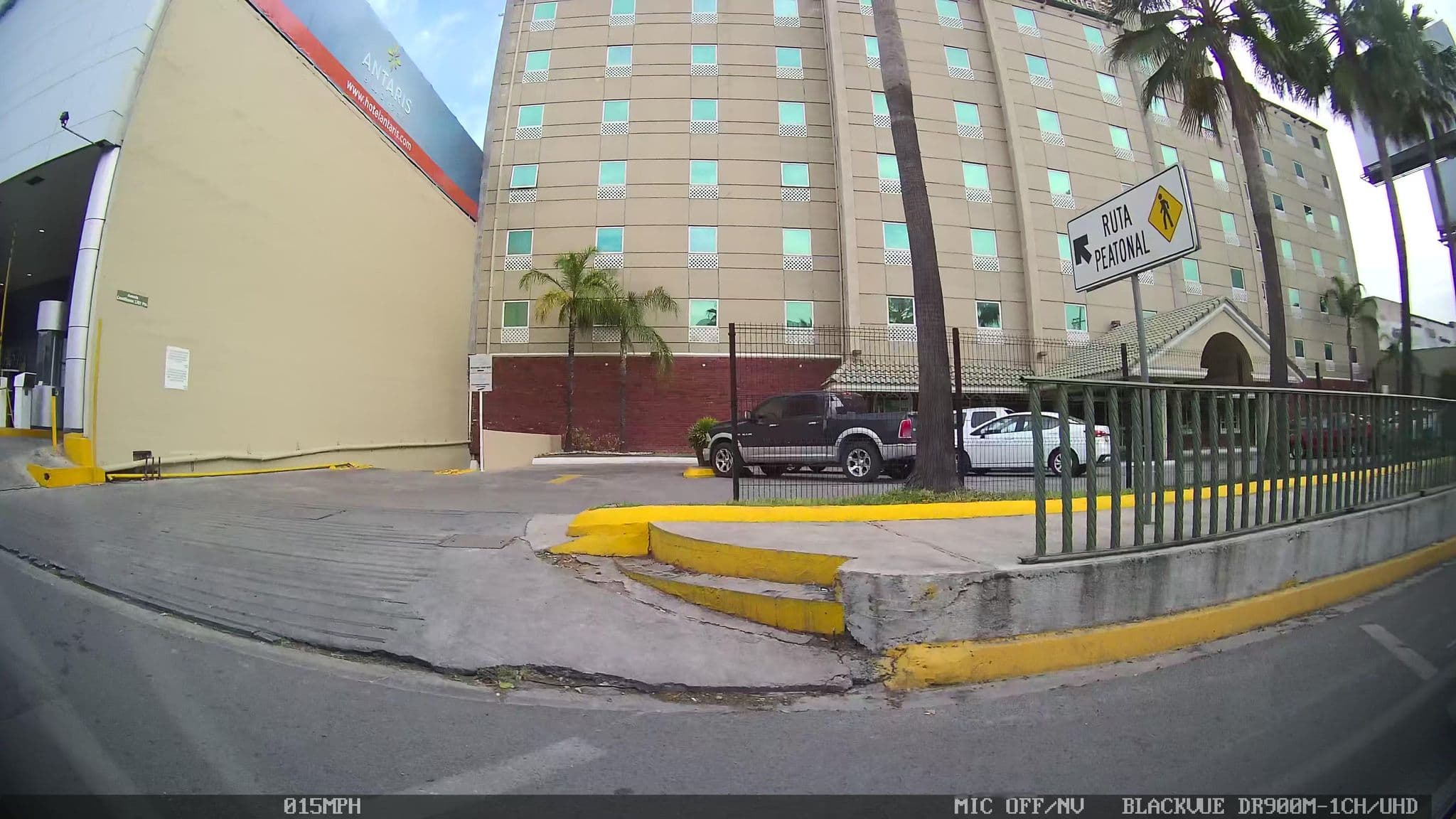 Street view near Hotel Antarisuite Galerías, Monterrey — © kaartcam (CC BY-SA · Mapillary)