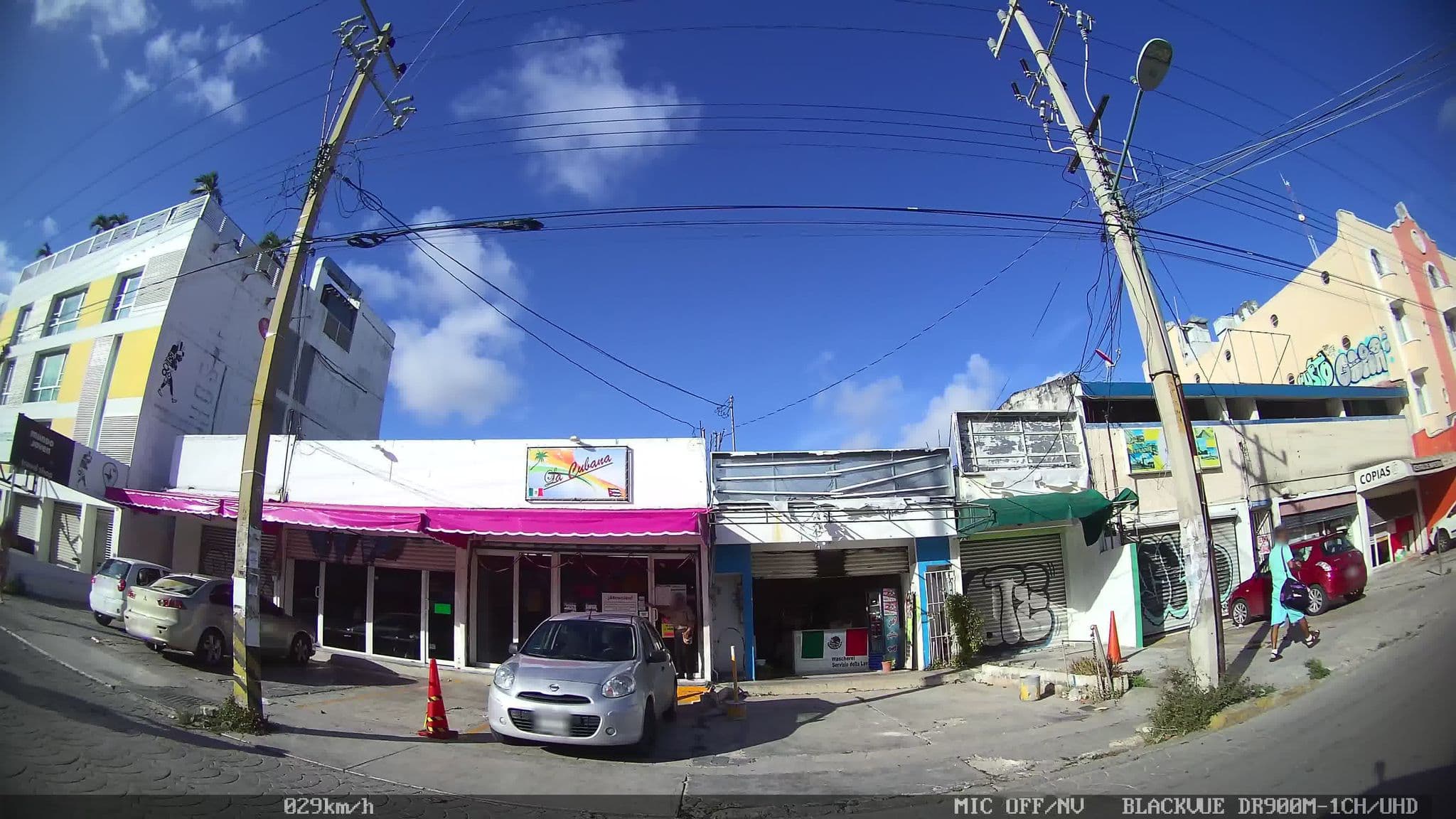 Street view near Hostel Mundo Joven Cancun, Cancún — © kaart_2 (CC BY-SA · Mapillary)