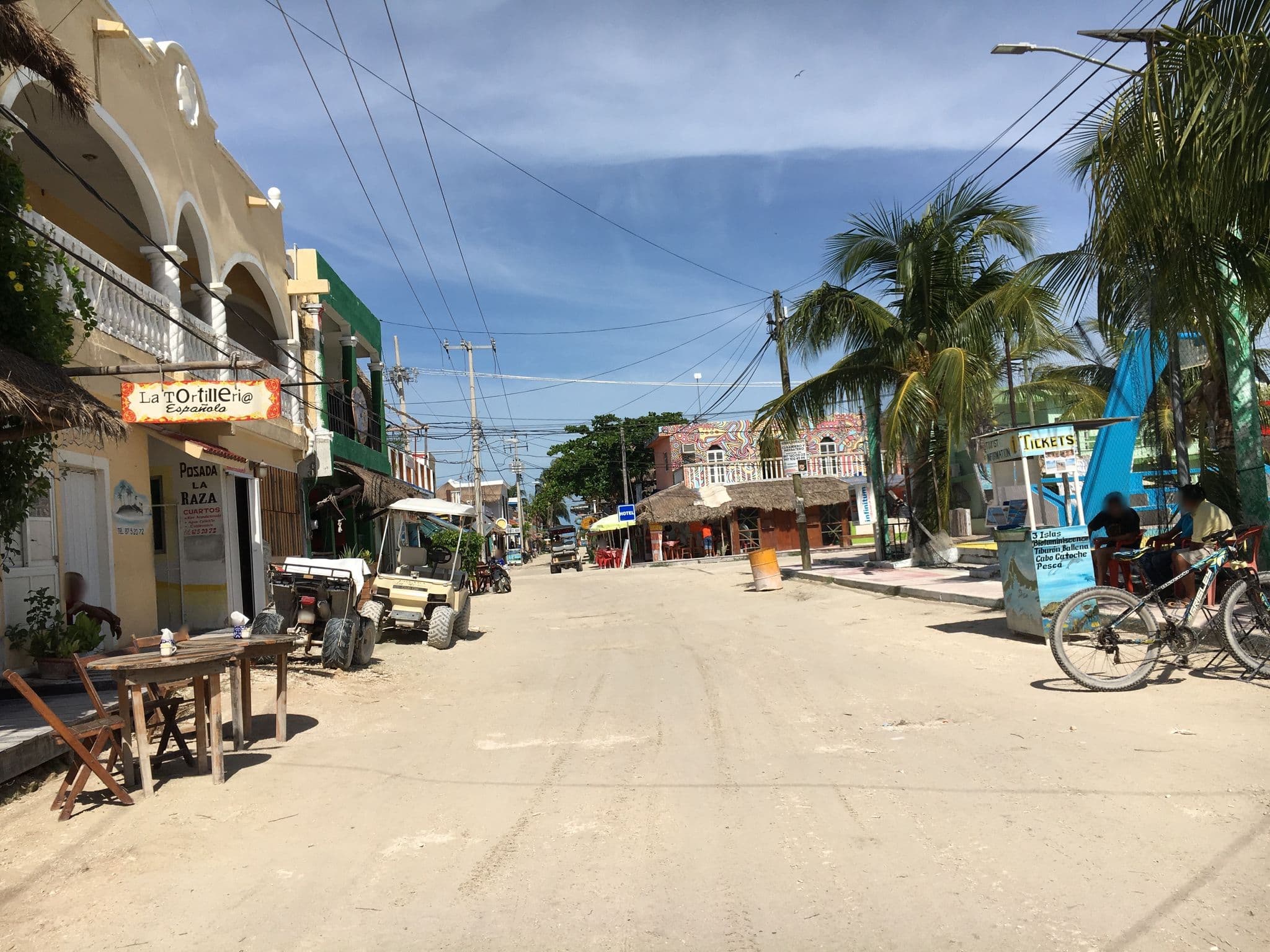 Street view near Hotel Las Arena, Isla Holbox — © z0rg (CC BY-SA · Mapillary)