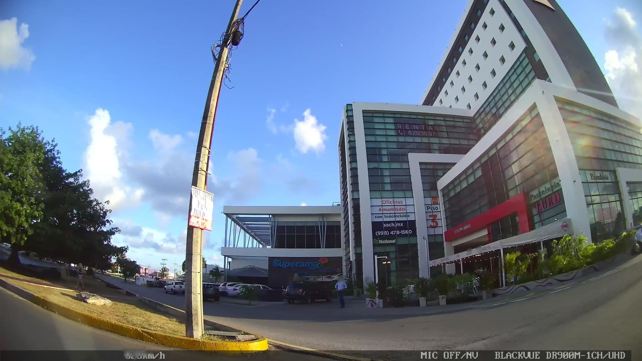 Street view near Ibis Cancun Centro, Cancún — © kaart_2 (CC BY-SA · Mapillary)