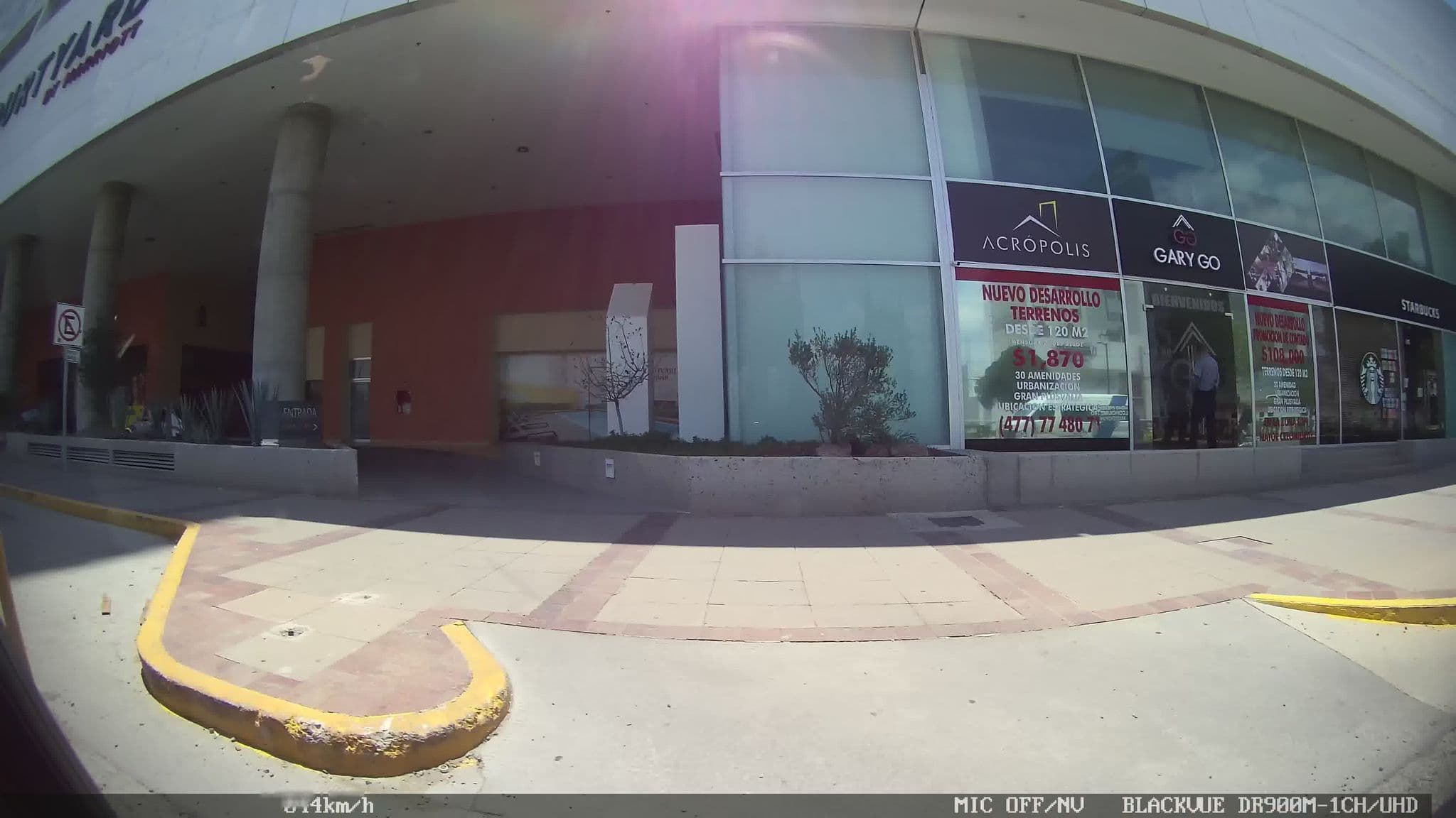 Street view near Marriott Courtyard, León de los Aldama — © kaart_3 (CC BY-SA · Mapillary)