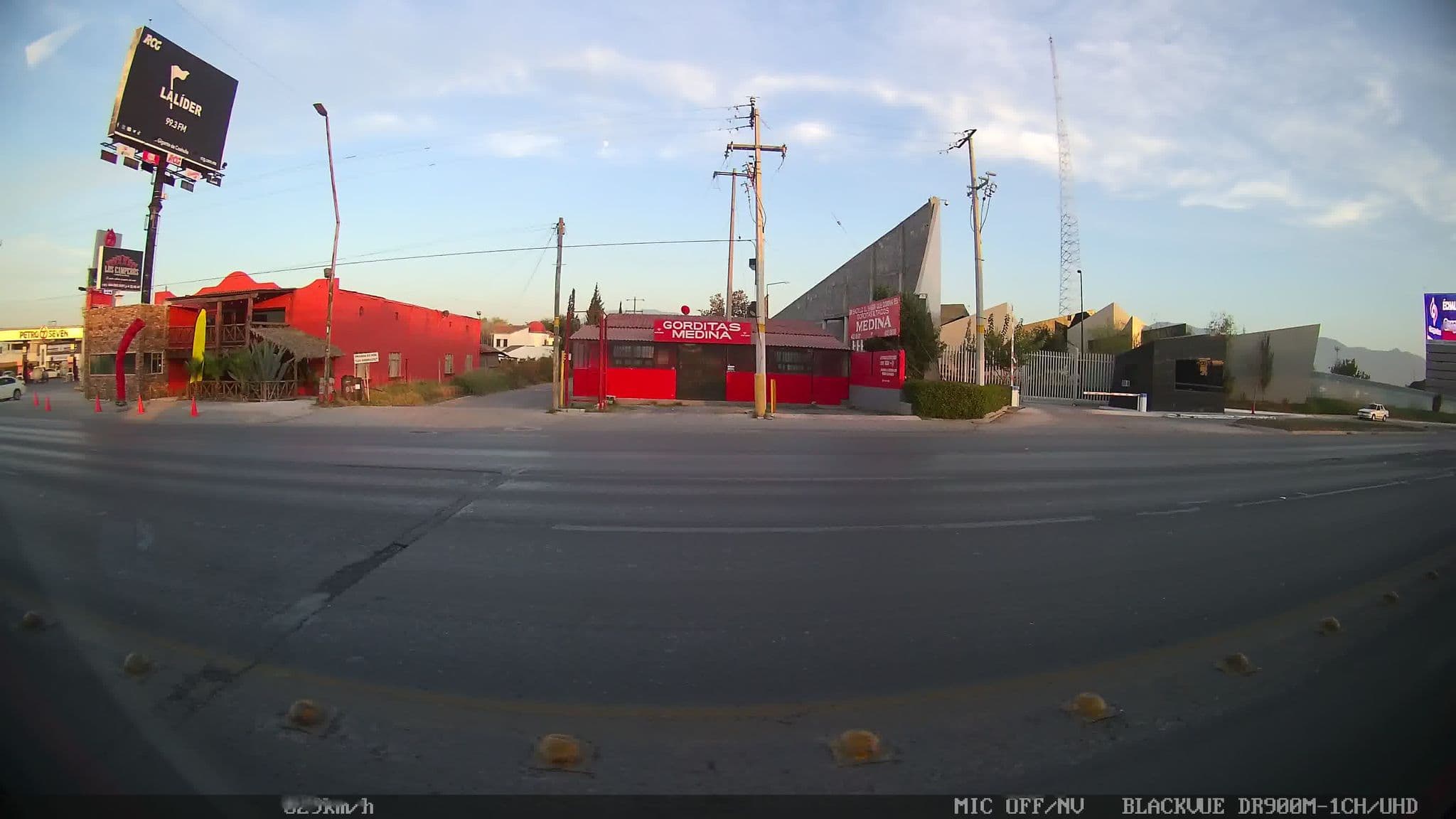 Street view near Hotel Hilton DoubleTree Suites Saltillo, Ramos Arizpe — © kaart_4 (CC BY-SA · Mapillary)