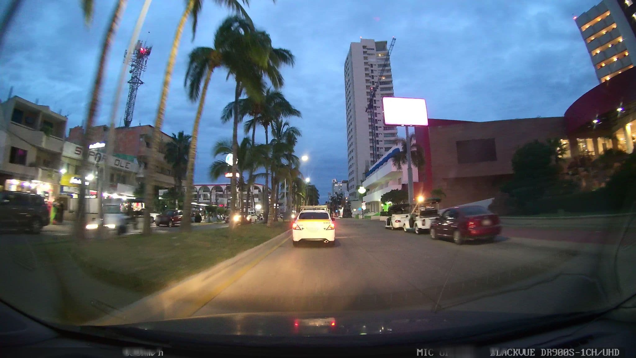 Street view near Hotel Misión Mazatlan, Mazatlán — © nicovargas (CC BY-SA · Mapillary)