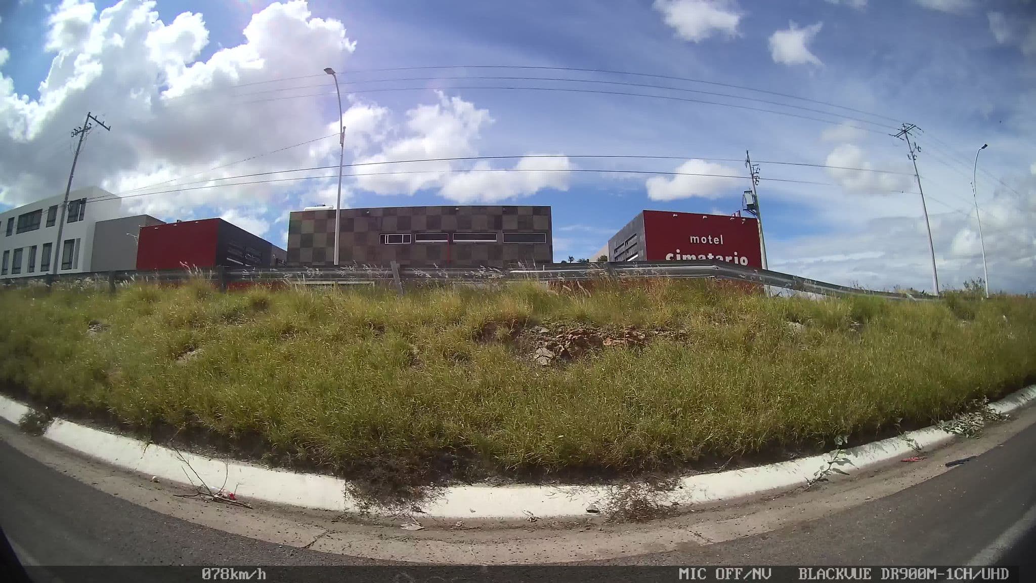 Street view near Motel Cimatario, Venceremos — © kaart_1 (CC BY-SA · Mapillary)