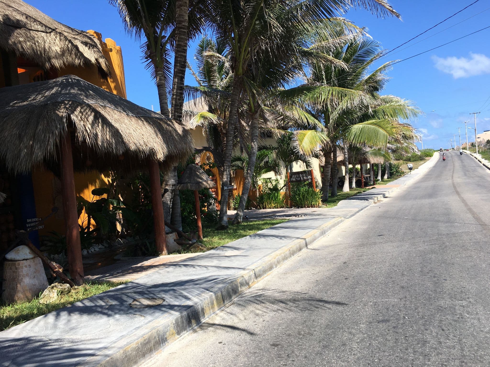 Street view near Villa La Bella, Isla Mujeres — © ccossio (CC BY-SA · Mapillary)