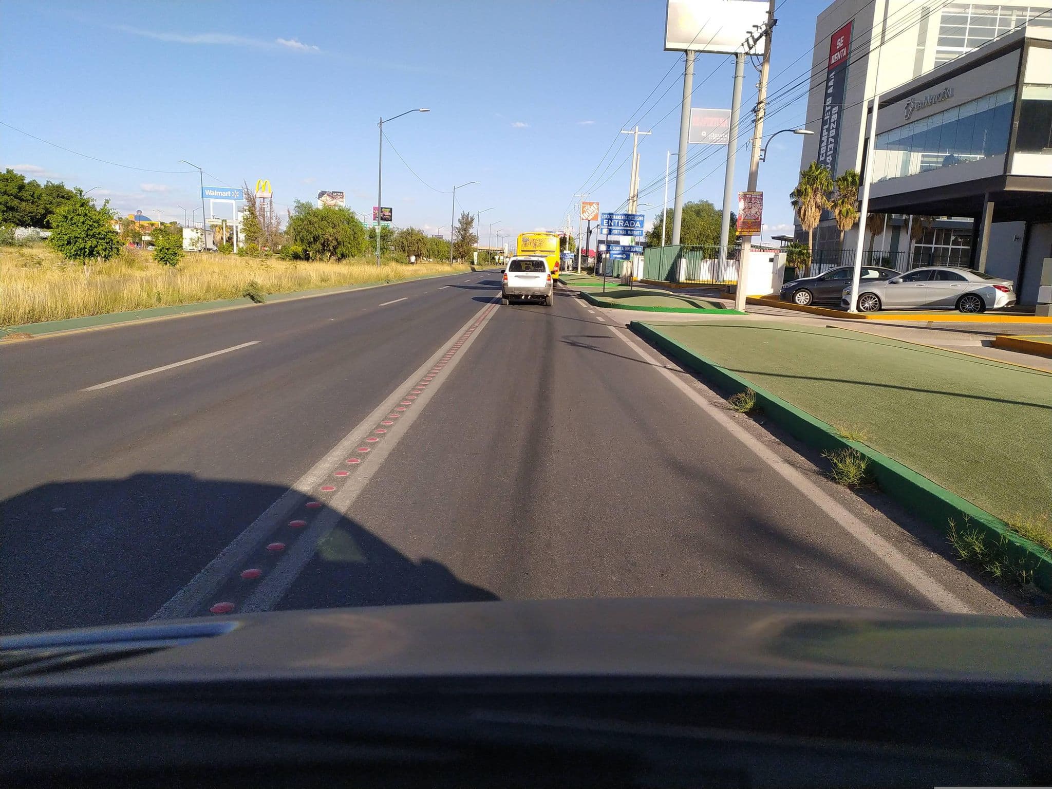 Street view near Holiday Inn Express, San Luis Potosí — © Cesar87 (CC BY-SA · Mapillary)