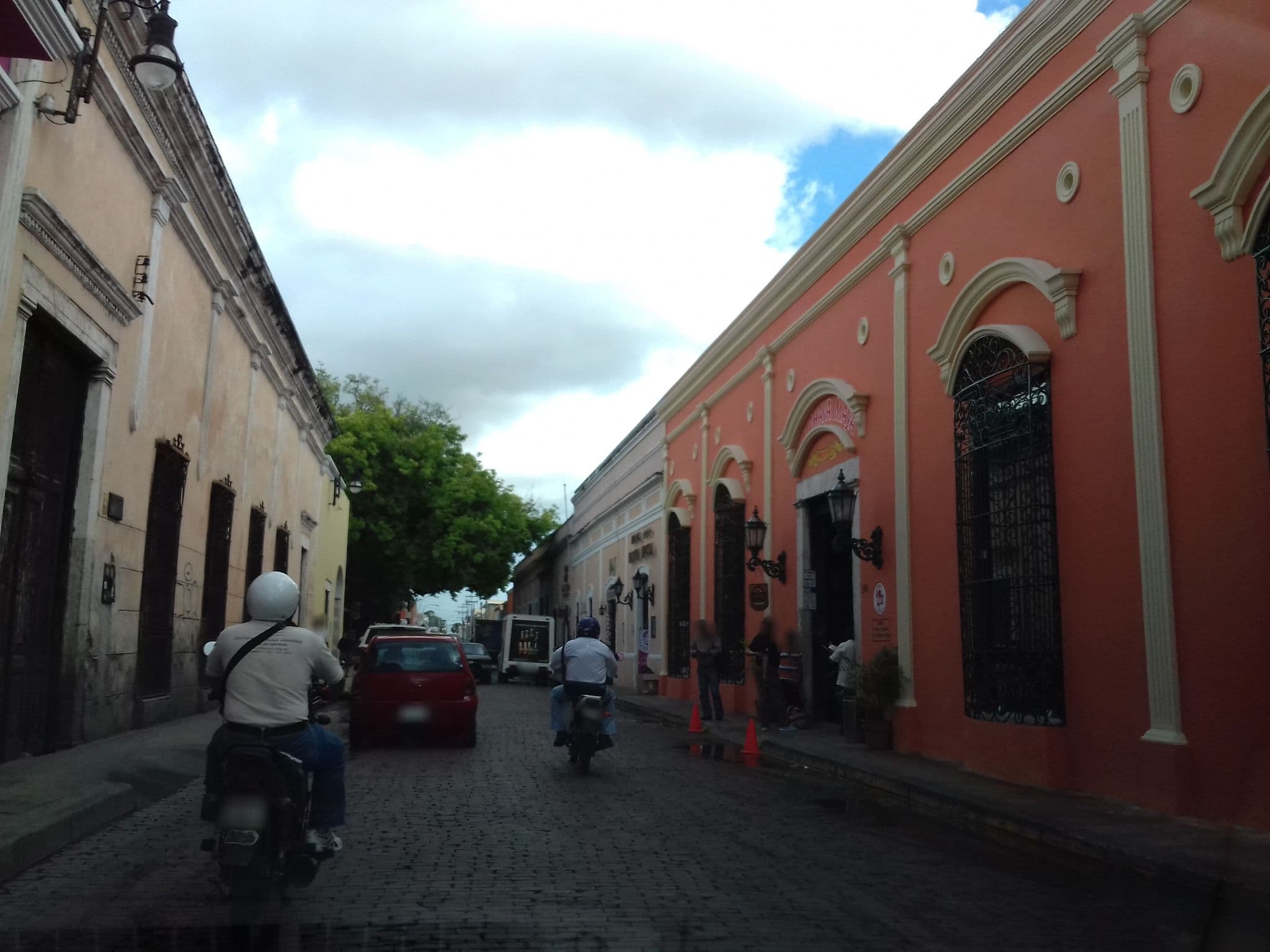 Street view near Hotel Gran Centenario, Mérida