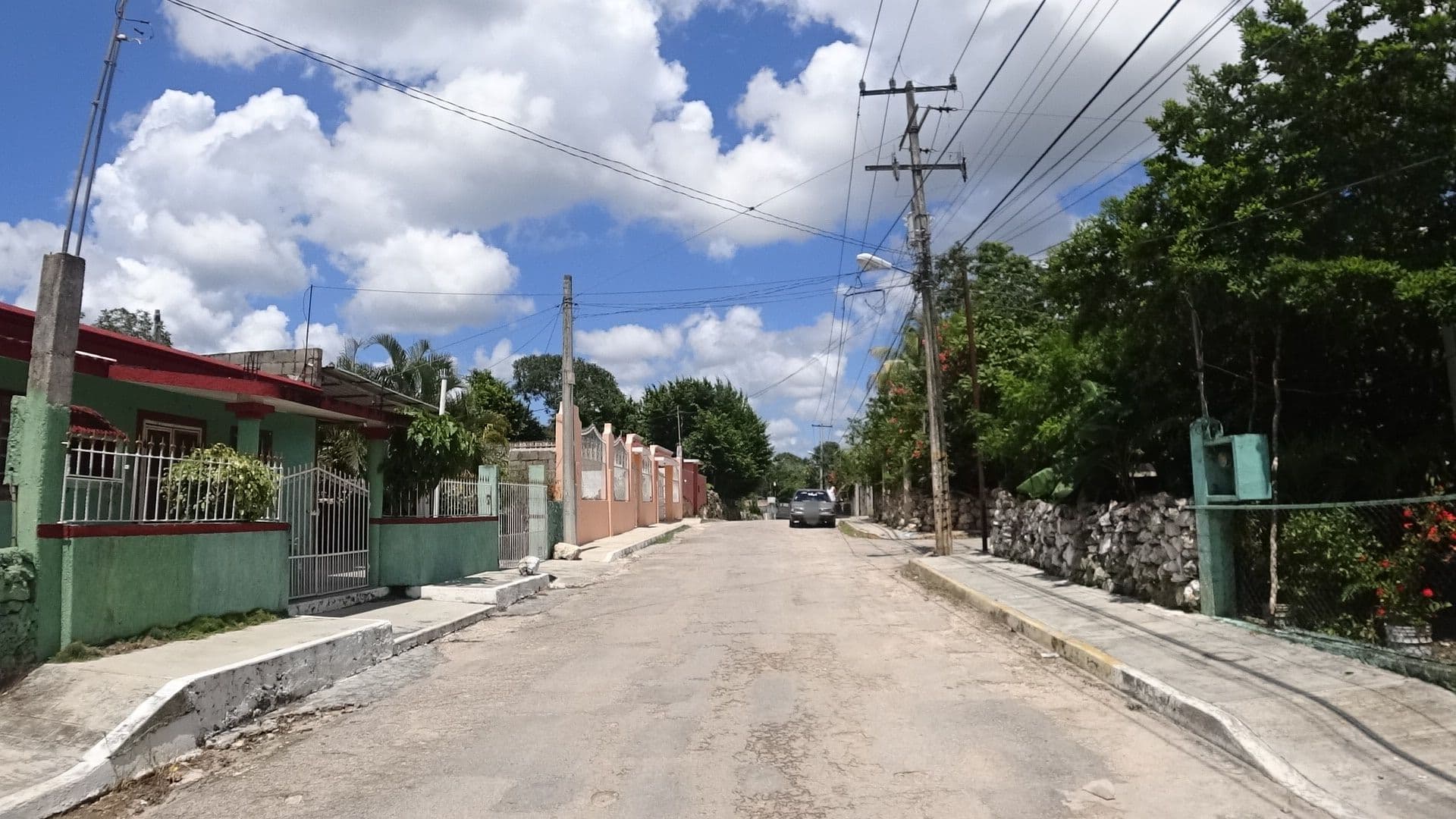 Street view near casa rosa, Valladolid