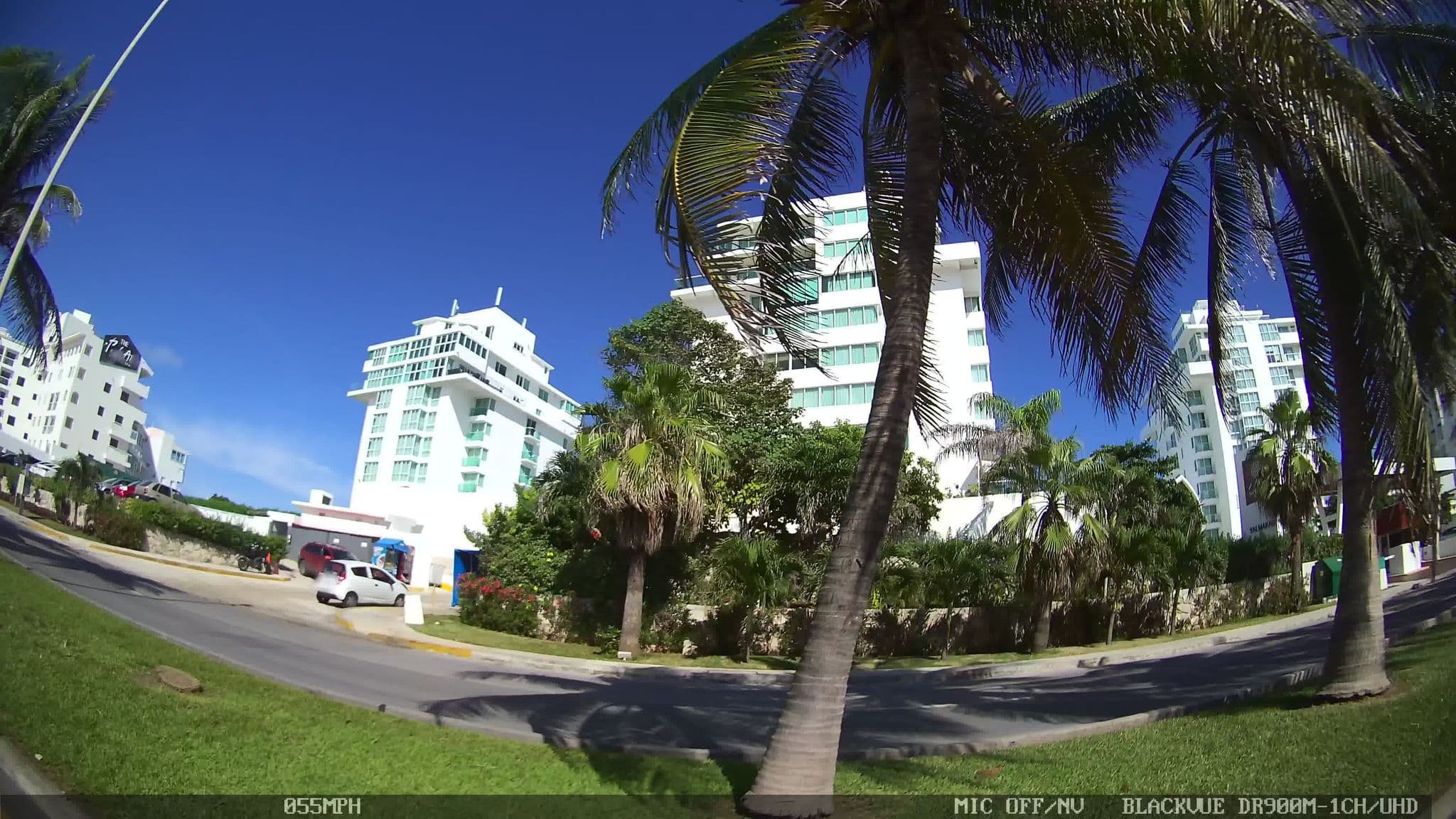 Street view near Oleo Cancun Playa, Alfredo V. Bonfil — © kaart_2 (CC BY-SA · Mapillary)