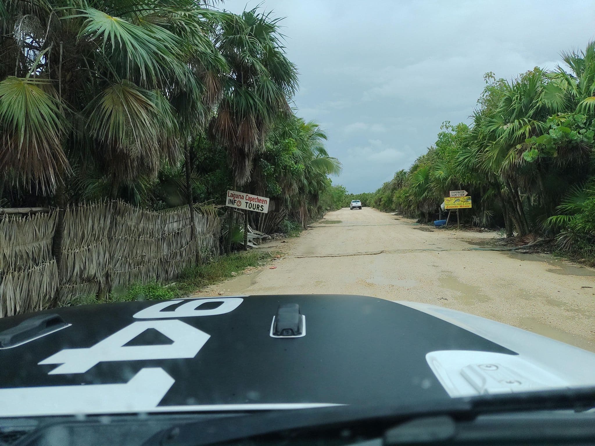 Street view near El Ùltimo Maya, Tulum