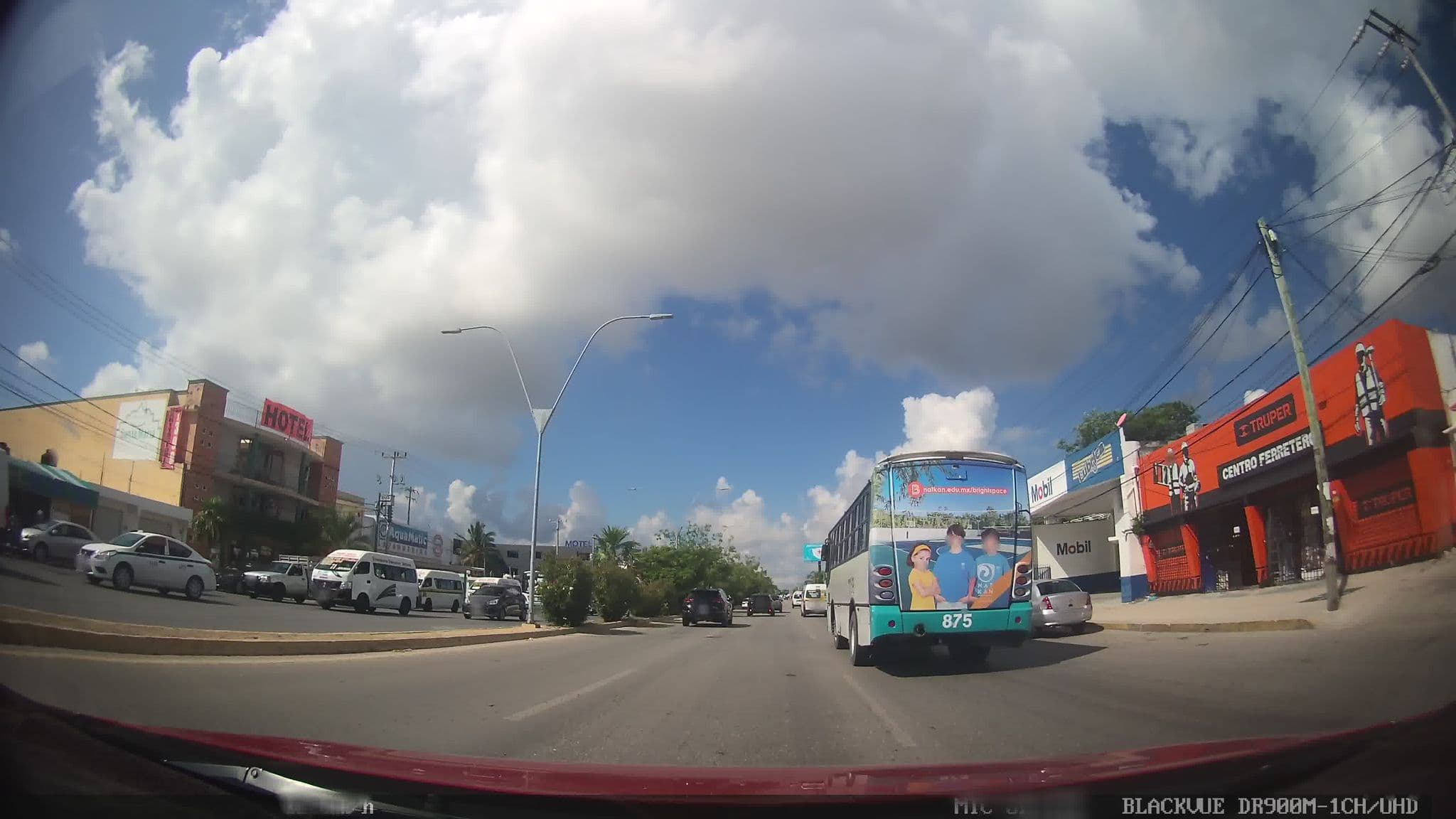 Street view near dogtown suites, Cancún — © kaart_2 (CC BY-SA · Mapillary)