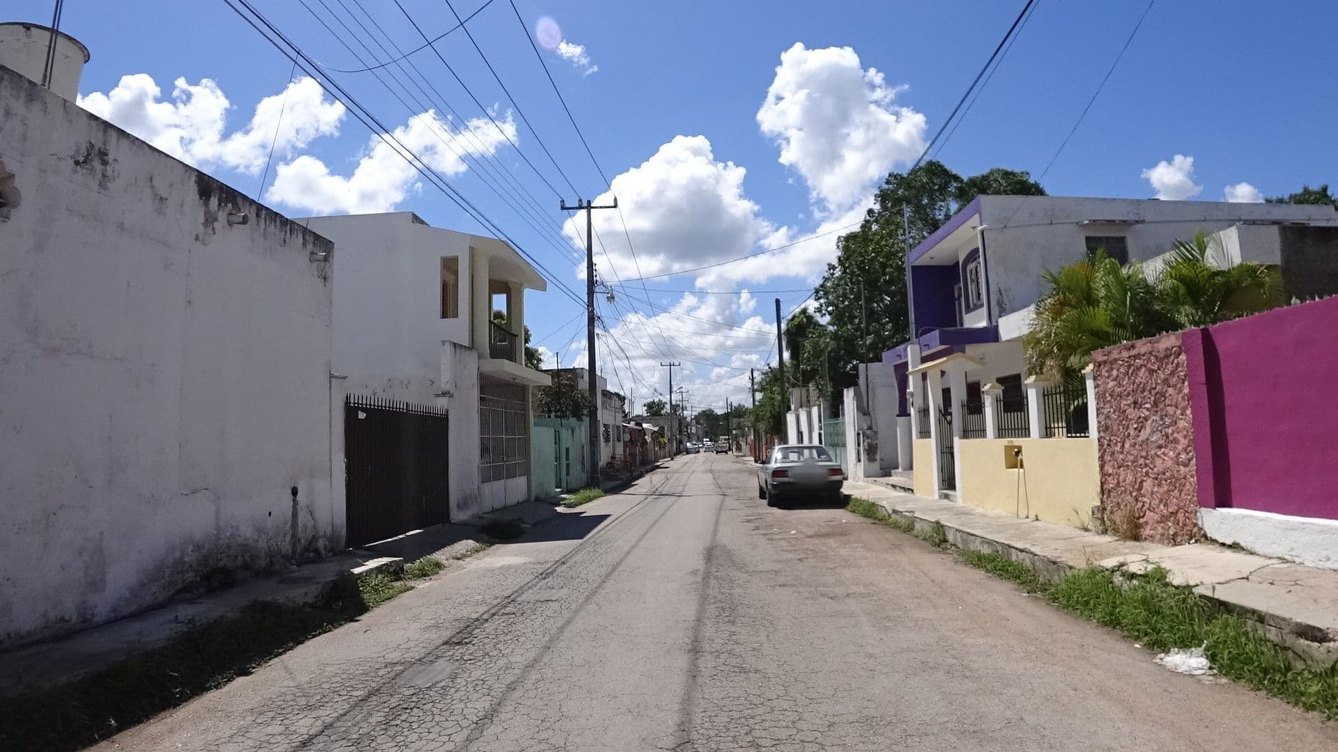 Street view near Hostal Las Guacamayas, Valladolid