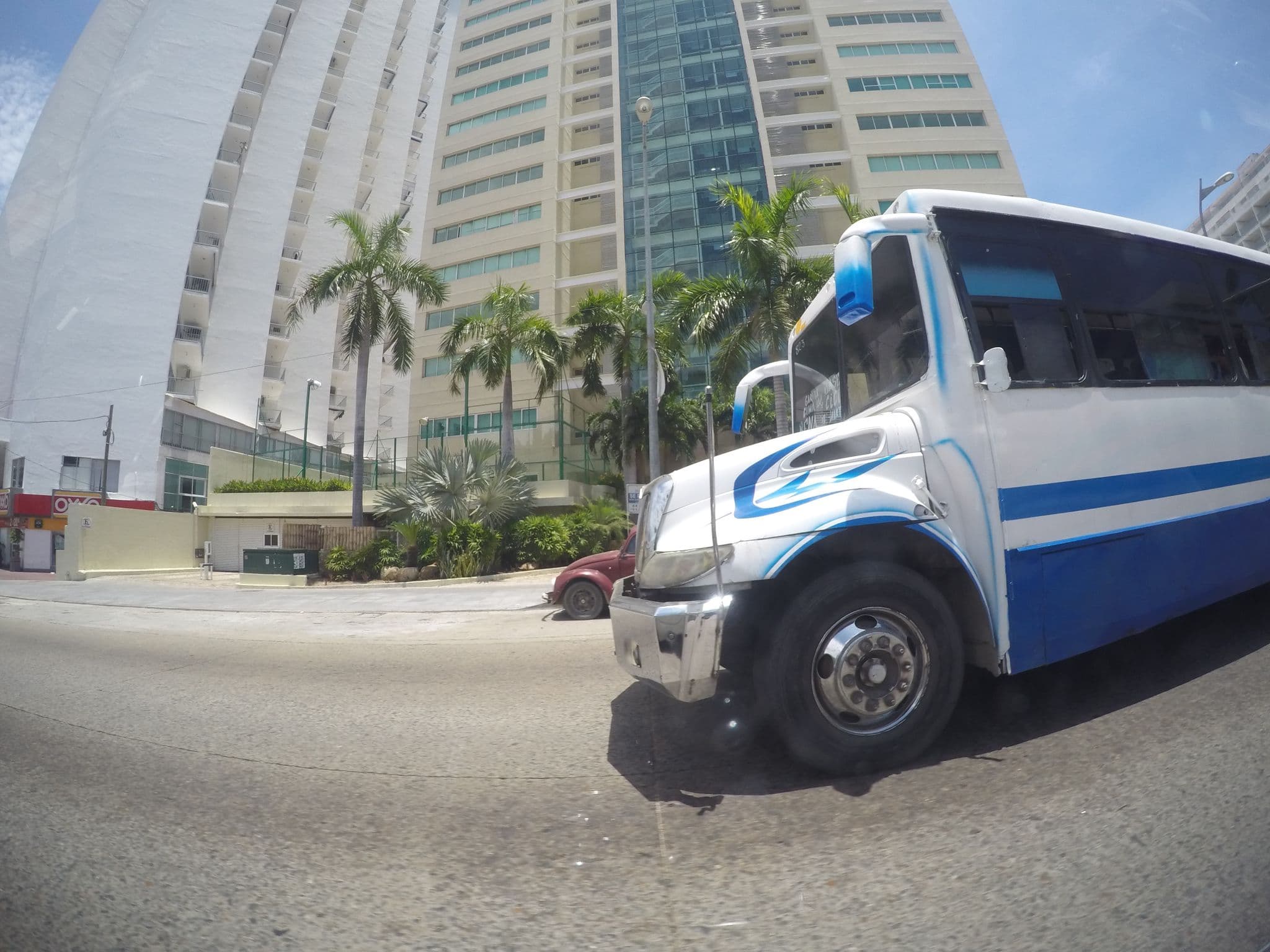 Street view near La torre de acapulco, Acapulco de Juárez — © ccossio (CC BY-SA · Mapillary)