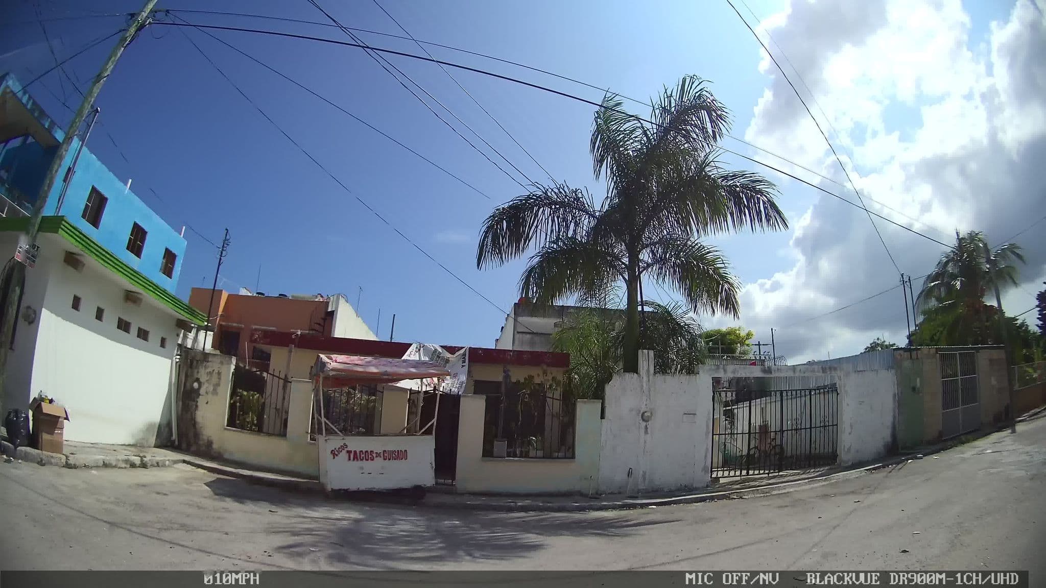 Street view near Hostal bambú, Cancún — © kaart_2 (CC BY-SA · Mapillary)