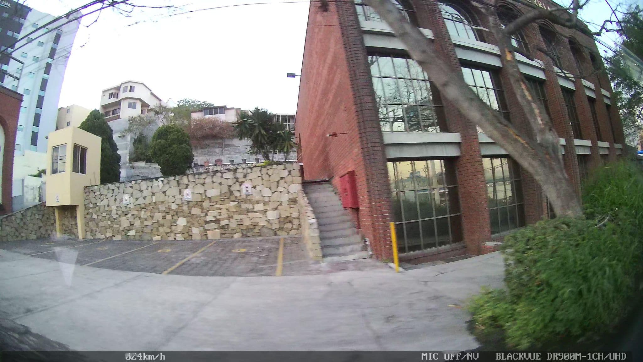 Street view near Radisson Hotel Monterrey San Jeronimo, Monterrey — © kaart_4 (CC BY-SA · Mapillary)