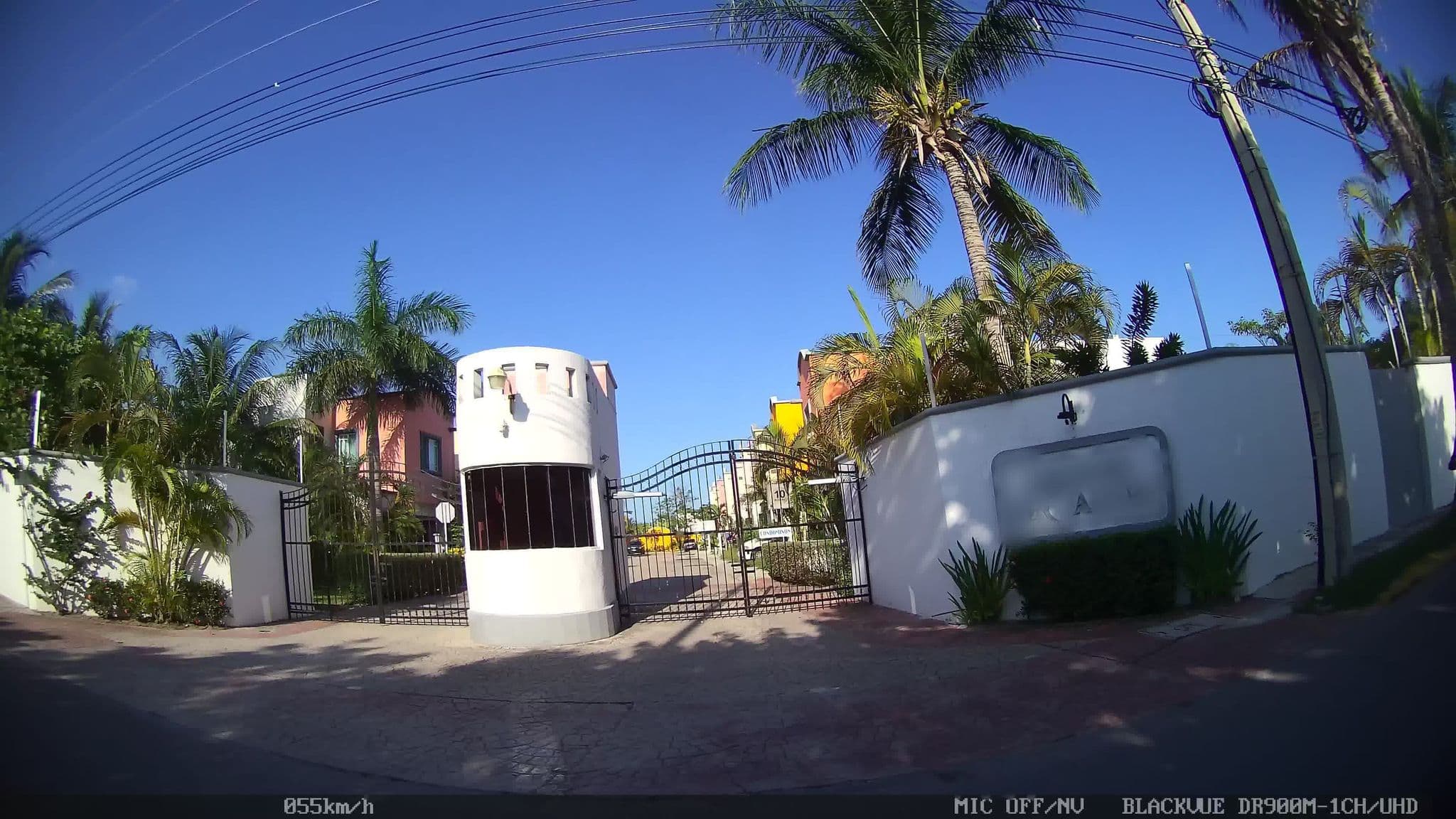 Street view near Claudia & Giovanna, Cancún — © kaart_2 (CC BY-SA · Mapillary)