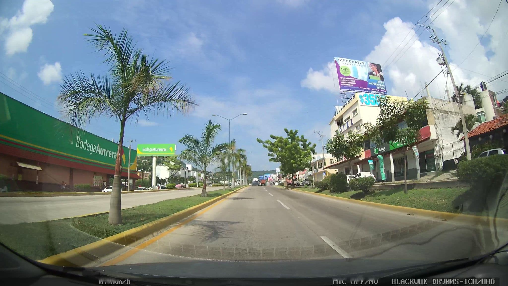 Street view near Icacos, Ixtapa-Zihuatanejo — © nicovargas (CC BY-SA · Mapillary)