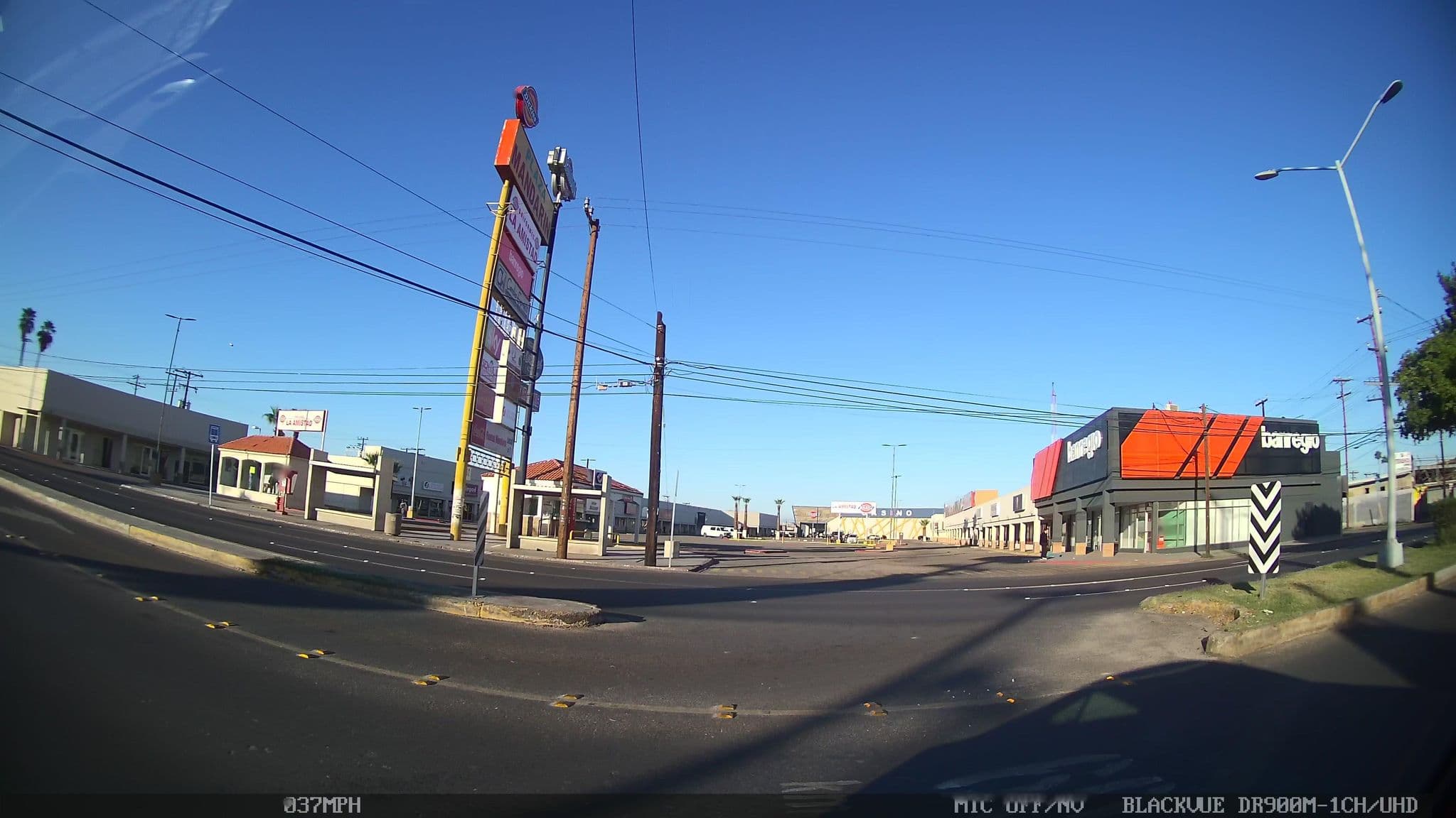 Street view near Alfa y Omega., Mexicali — © kaart_3 (CC BY-SA · Mapillary)