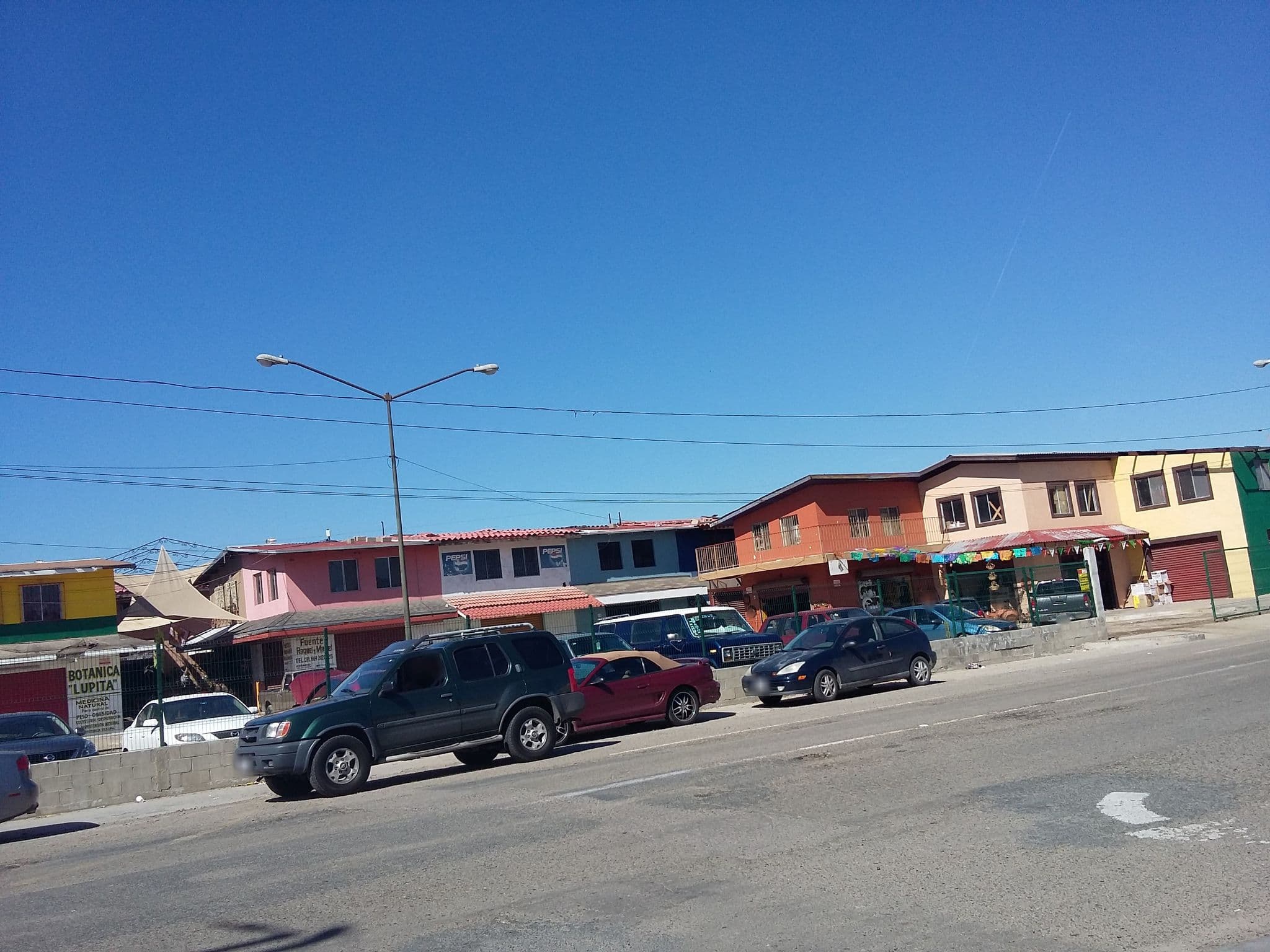 Street view near Desayunador y Albergue del Padre Chava, Tijuana — © luzmargaritas (CC BY-SA · Mapillary)