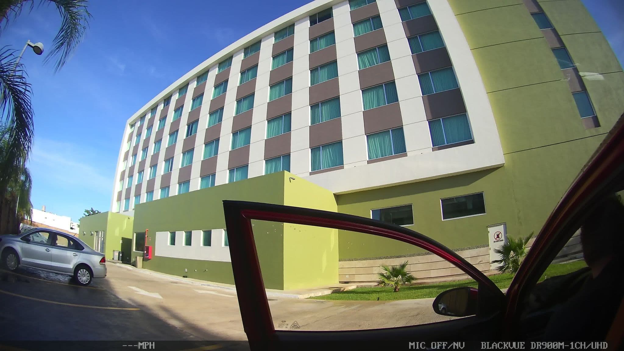 Street view near Hampton Inn by Hilton Merida, Xcanatún — © kaart_2 (CC BY-SA · Mapillary)