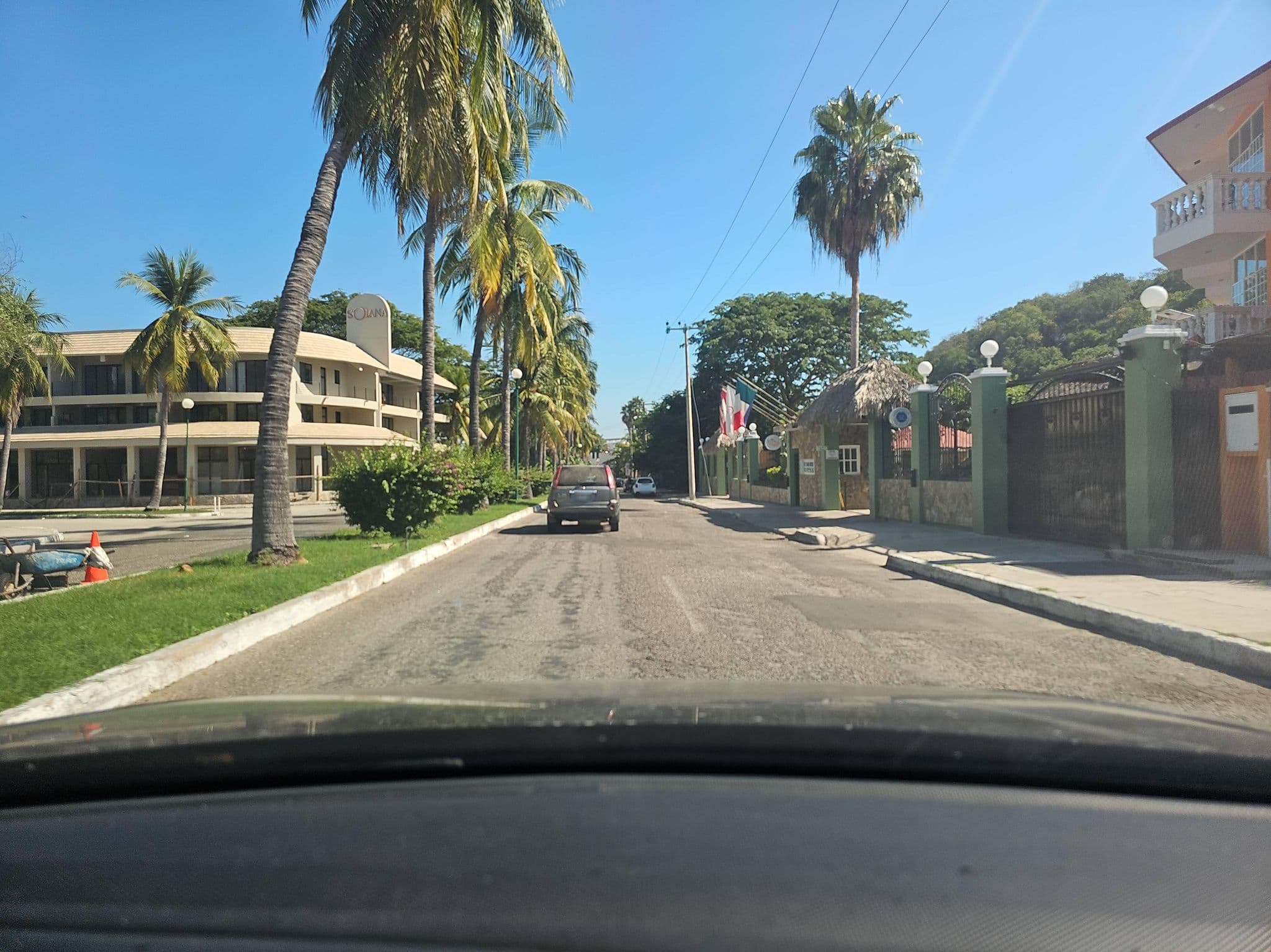 Street view near Gran Juquila Huatulco, Crucecita — © ezaratemx (CC BY-SA · Mapillary)