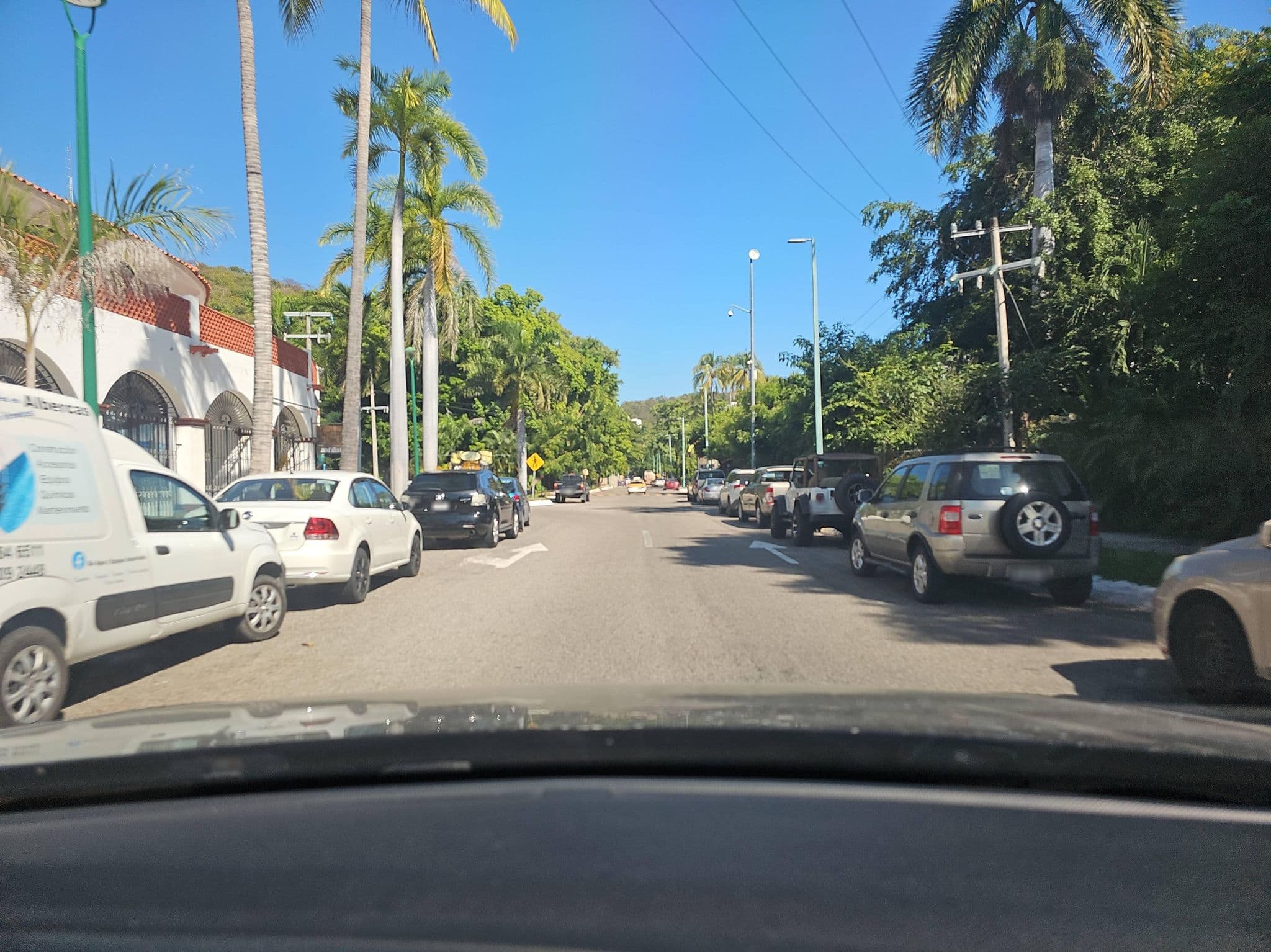Street view near Hotel Plaza Huatulco Bungalows, Crucecita — © ezaratemx (CC BY-SA · Mapillary)