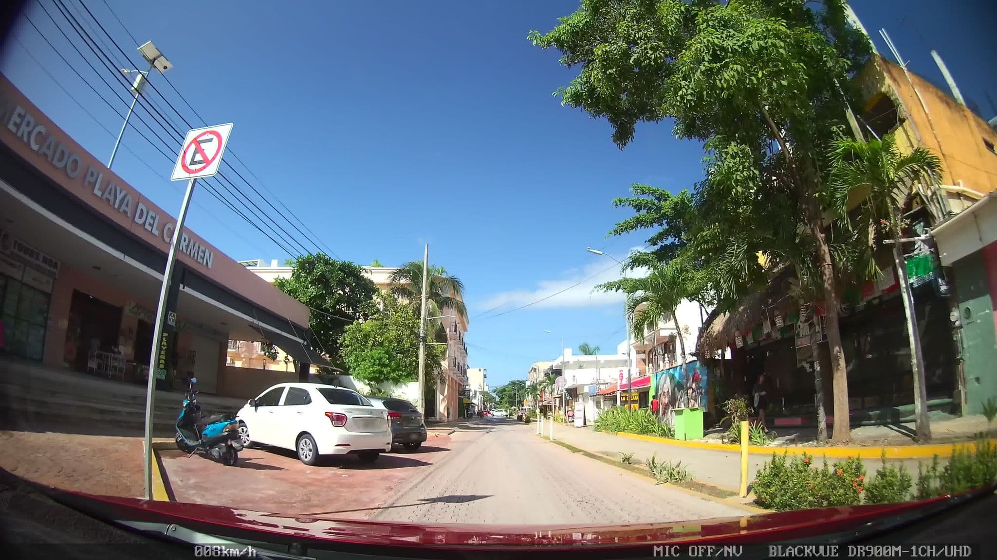 Street view near Wabi hostel, Playa del Carmen — © kaart_2 (CC BY-SA · Mapillary)