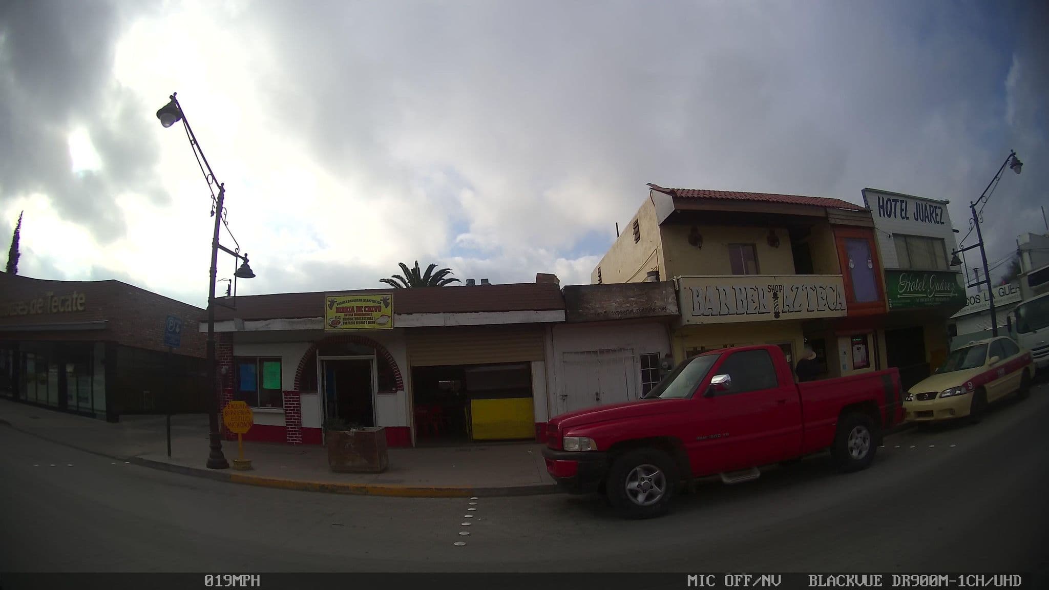 Street view near Hotel Juarez, Tecate — © kaart_2 (CC BY-SA · Mapillary)