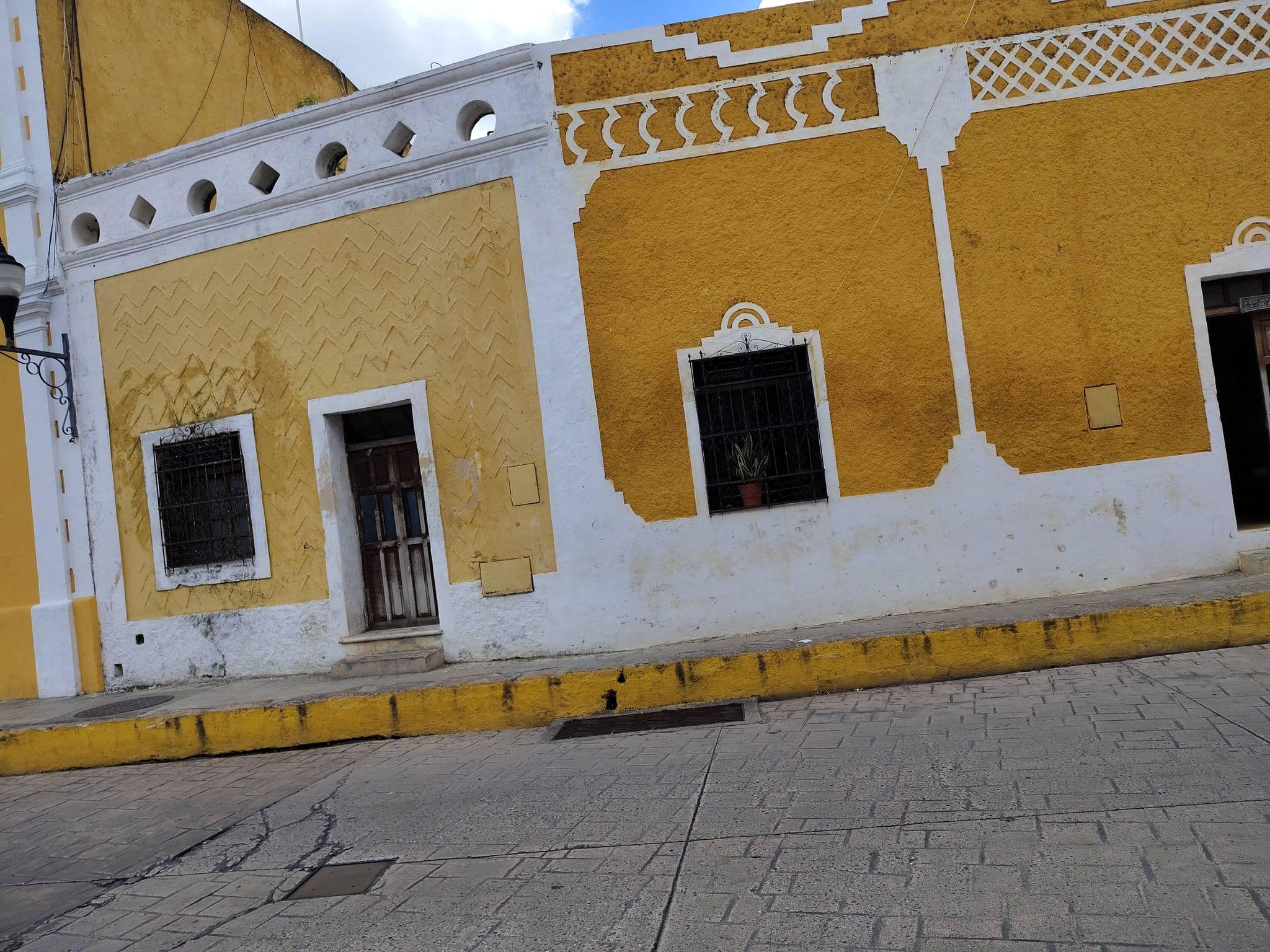 Street view near San Miguel Arcangel, Izamal — © Adrianiux (CC BY-SA · Mapillary)