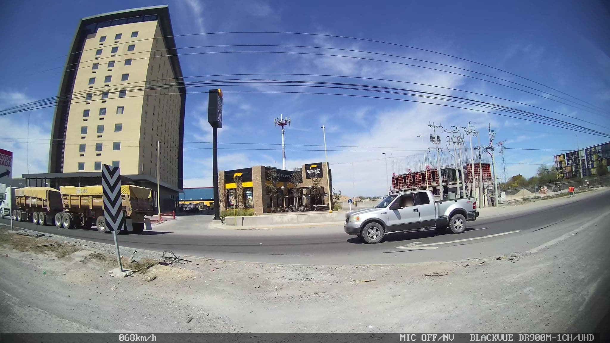 Street view near Hi! Monterrey Aeropuerto, Ciudad Apodaca — © kaart_4 (CC BY-SA · Mapillary)