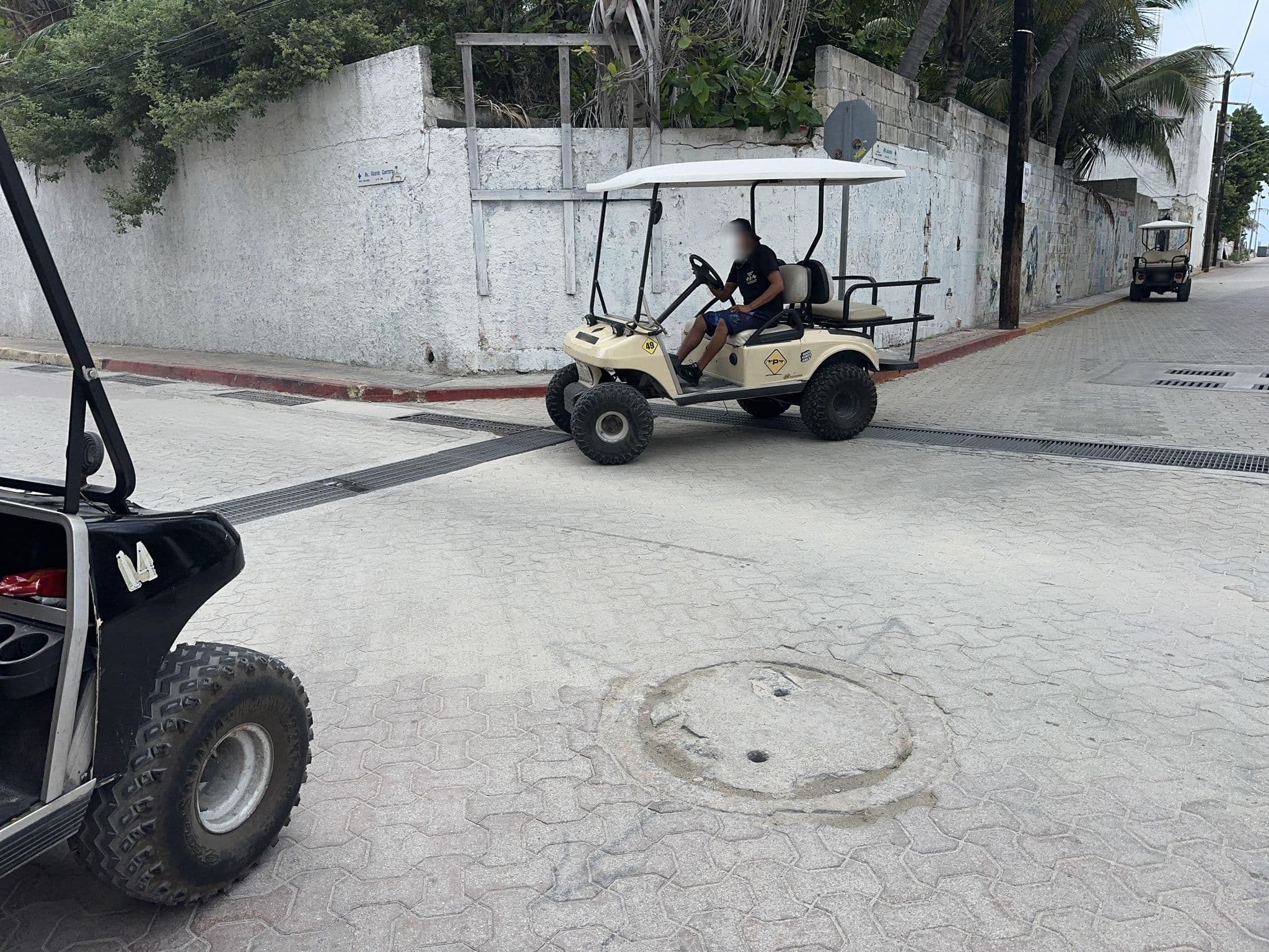 Street view near Ocean Drive Hotel Isla Mujeres, Isla Mujeres — © asturksever (CC BY-SA · Mapillary)
