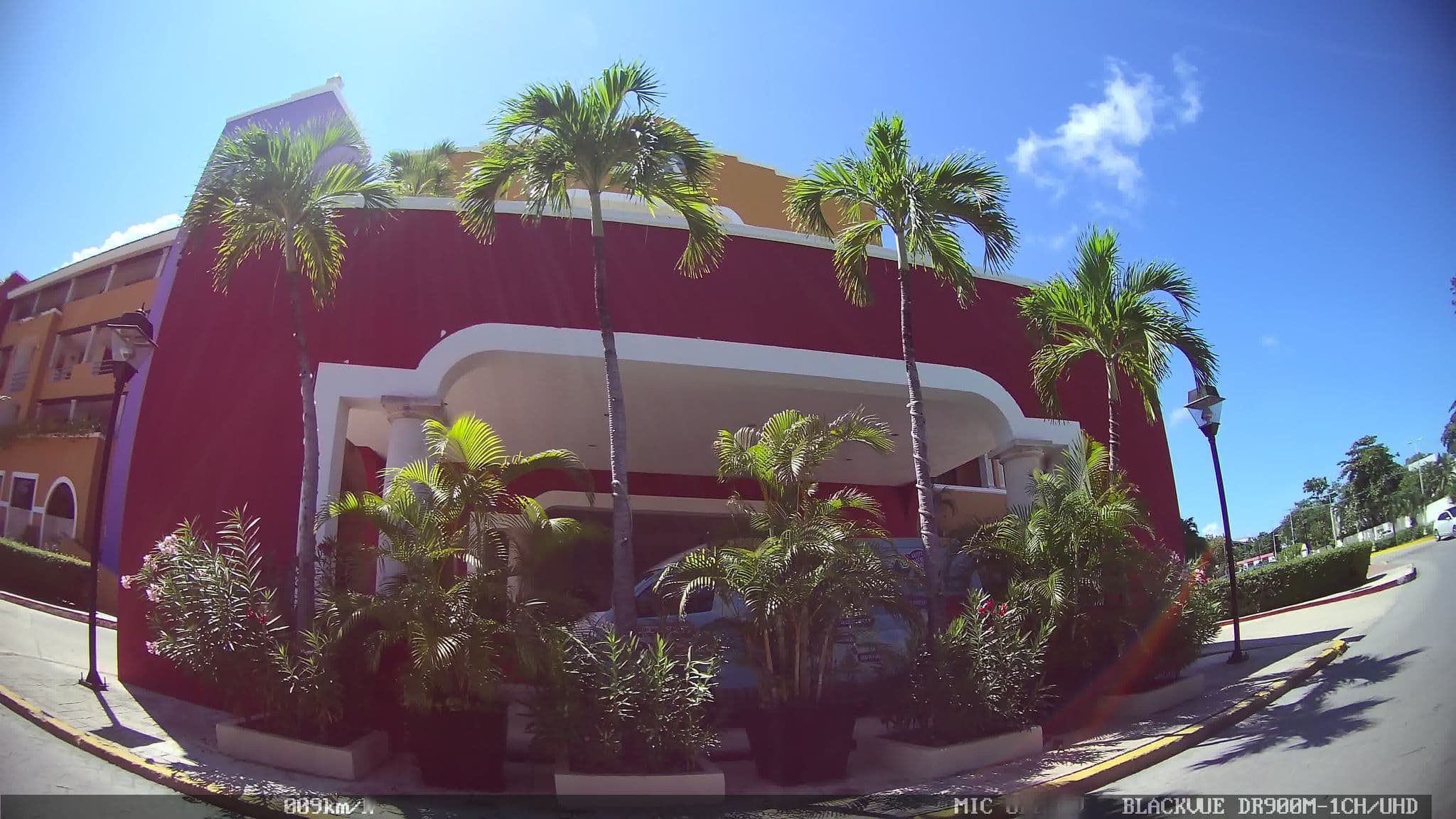 Street view near Hotel Adhara, Cancún — © kaart_2 (CC BY-SA · Mapillary)