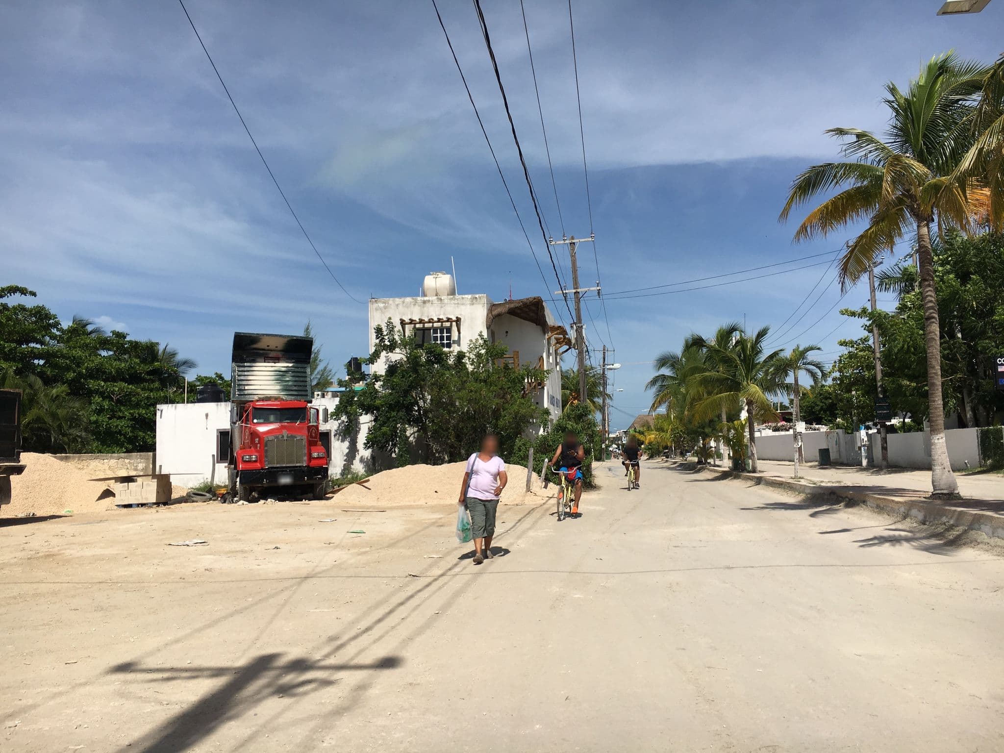 Street view near Casa Universo, Isla Holbox — © z0rg (CC BY-SA · Mapillary)