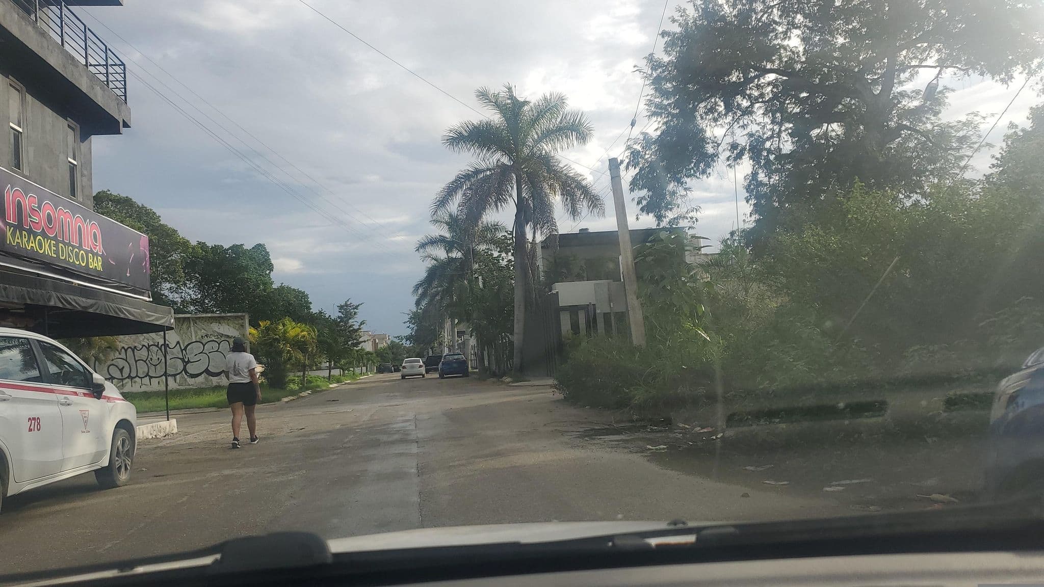 Street view near Los Arcos, Tulum