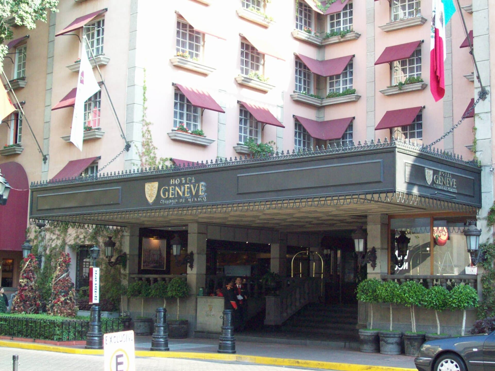 Hotel Geneve Mexico City (via Wikimedia Commons, CC BY 3.0)