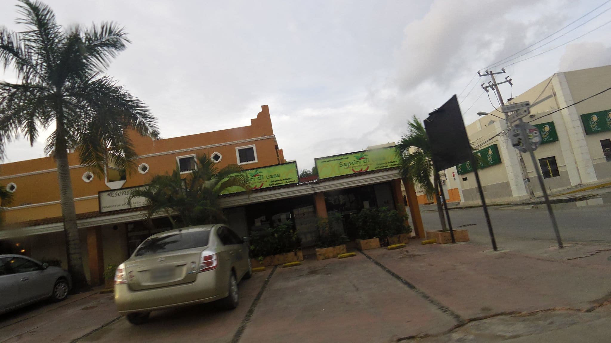 Street view near Hotel Los Golondrinas, Playa del Carmen